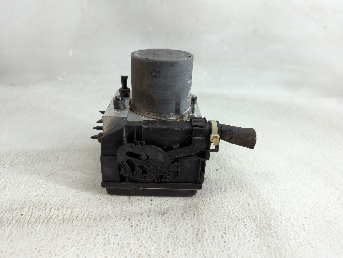 2009-2010 Nissan Maxima ABS Pump Control Module Replacement Fits Fits 2009 2010 OEM Used Auto Parts - Oemusedautoparts1.com