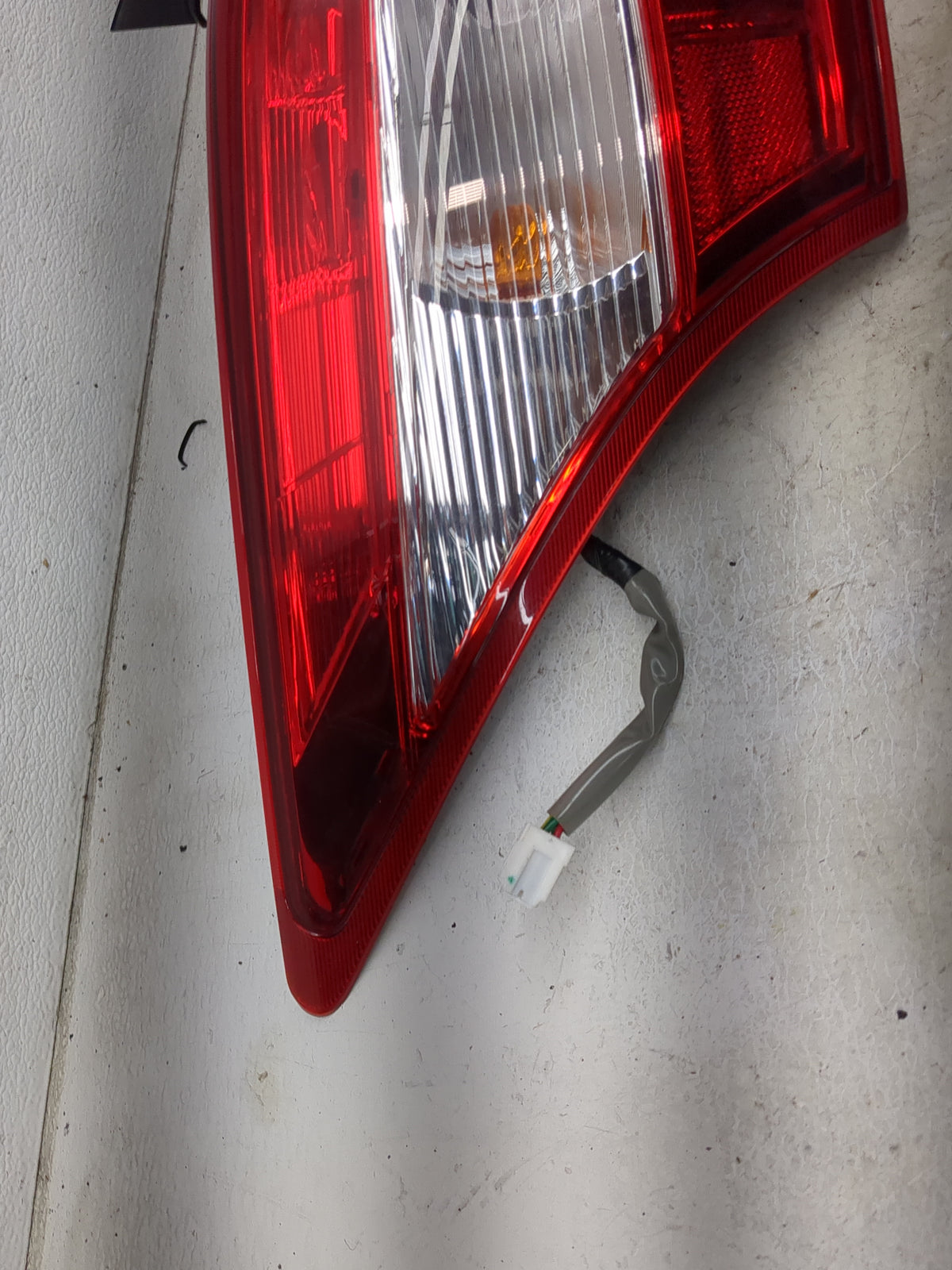 2009-2011 Nissan Maxima Tail Light Assembly Driver Left OEM P/N:P6775 Fits Fits 2009 2010 2011 OEM Used Auto Parts - Oemused