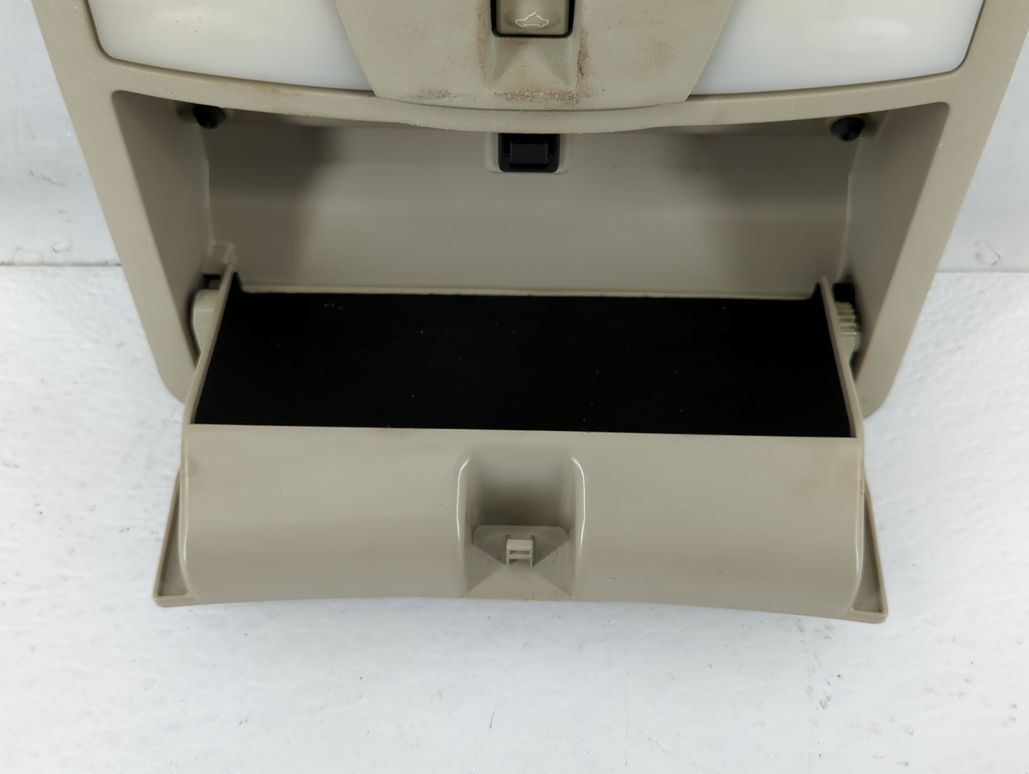 2010 Nissan Maxima Overhead Roof Console - Oemusedautoparts1.com