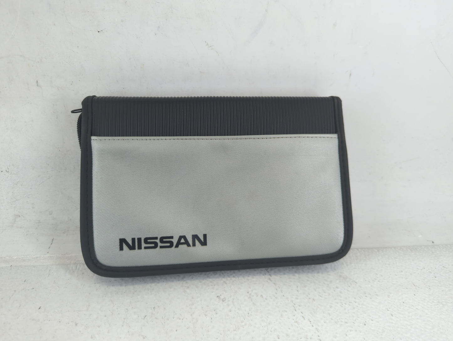 2010 Nissan Maxima Owners Manual Book Guide P/N:OM0E-0A35U0 OEM Used Auto Parts - Oemusedautoparts1.com