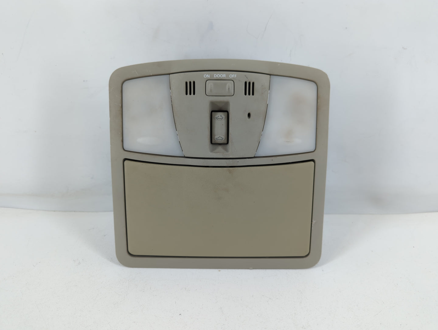 2010 Nissan Maxima Overhead Roof Console - Oemusedautoparts1.com