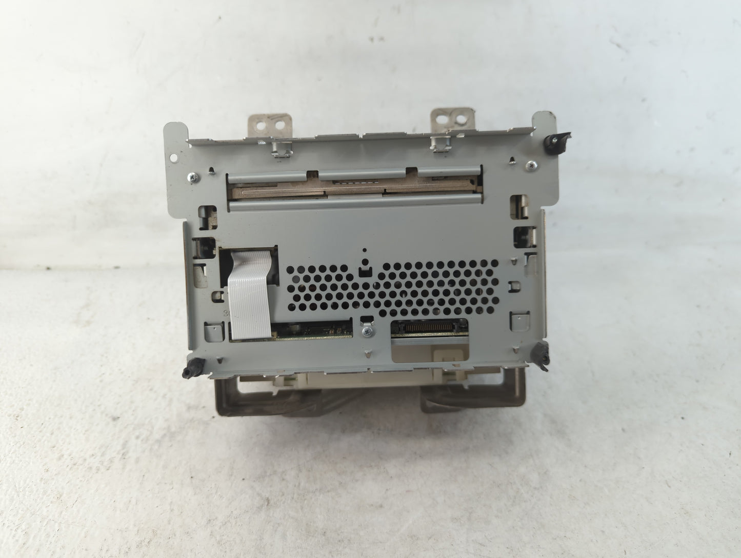 2010 Nissan Maxima Radio AM FM Cd Player Receiver Replacement P/N:28185 9N70B 210450, F 9N00B Fits OEM Used Auto Parts - Oem