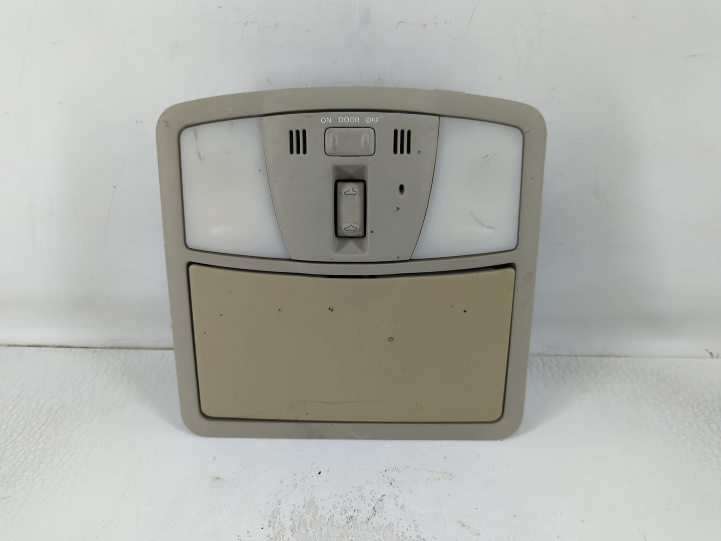 2010 Nissan Maxima Overhead Roof Console - Oemusedautoparts1.com
