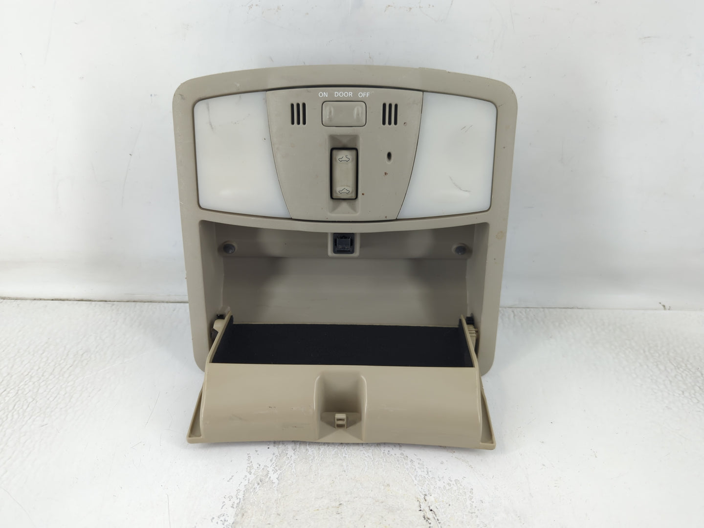 2010 Nissan Maxima Overhead Roof Console - Oemusedautoparts1.com