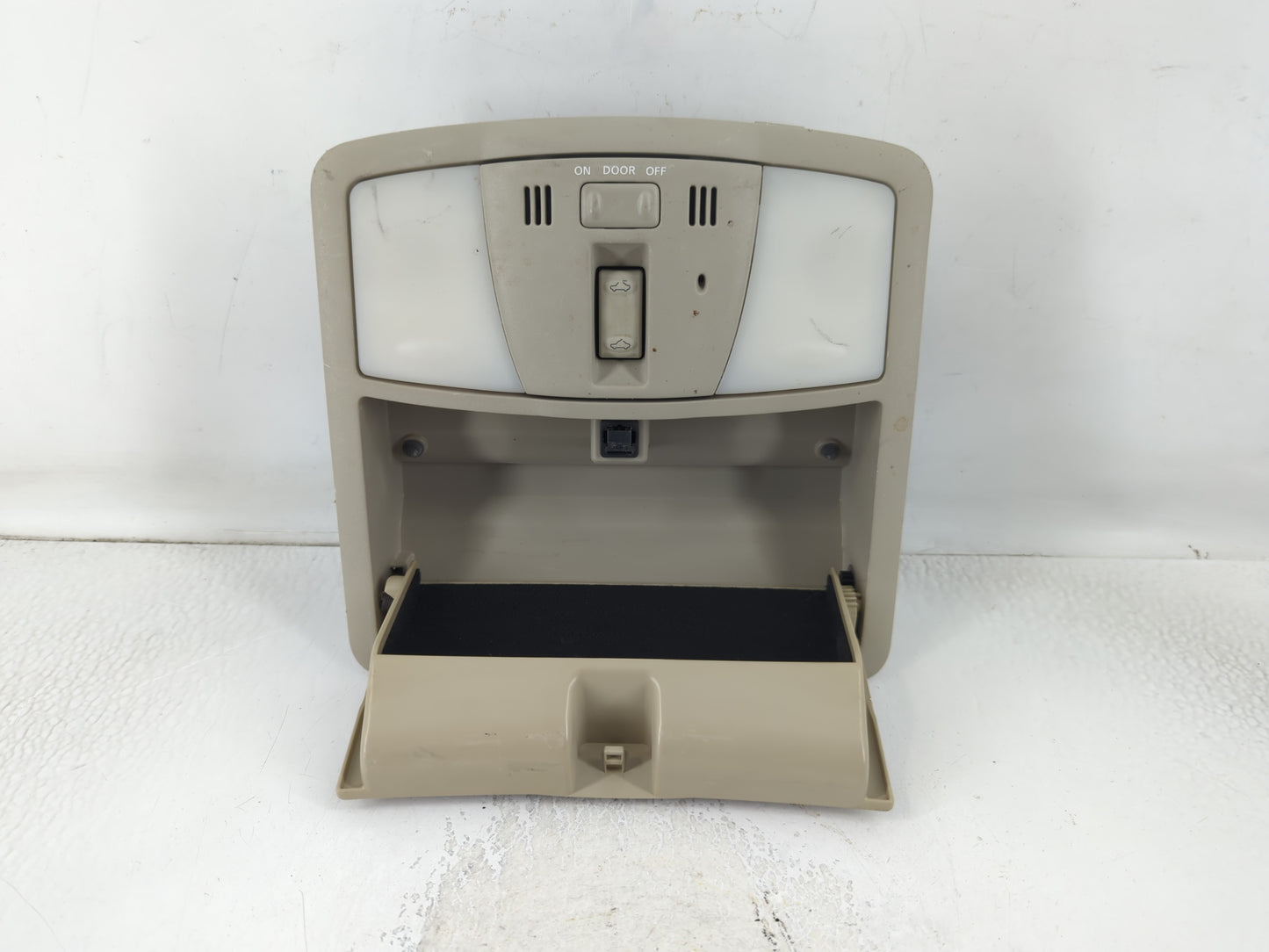 2010 Nissan Maxima Overhead Roof Console - Oemusedautoparts1.com