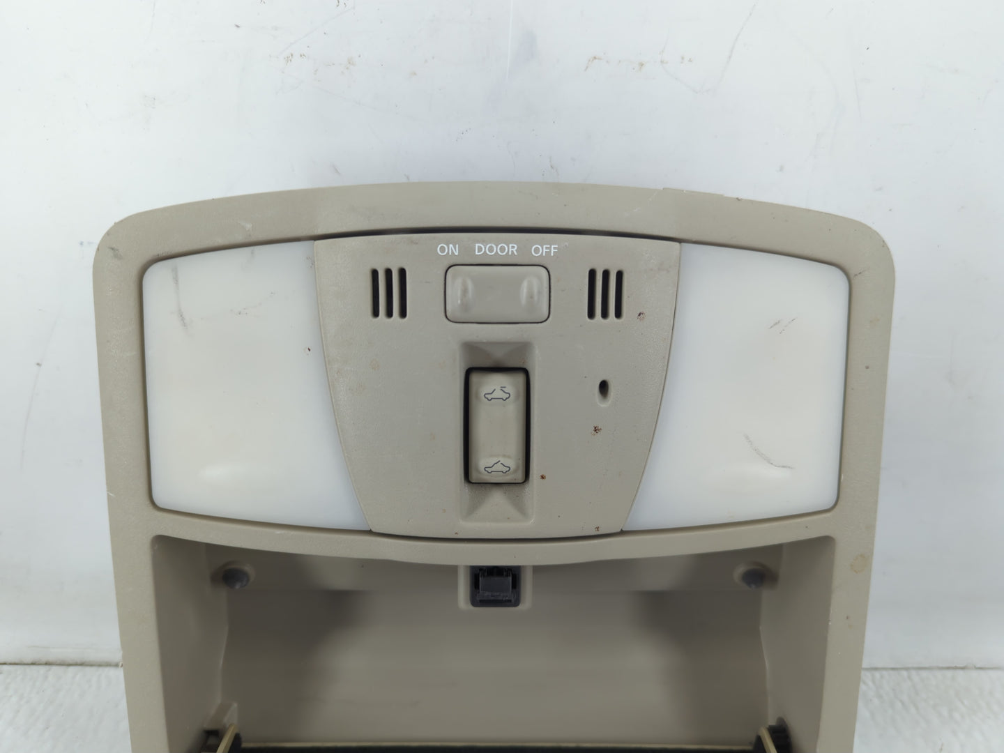 2010 Nissan Maxima Overhead Roof Console - Oemusedautoparts1.com