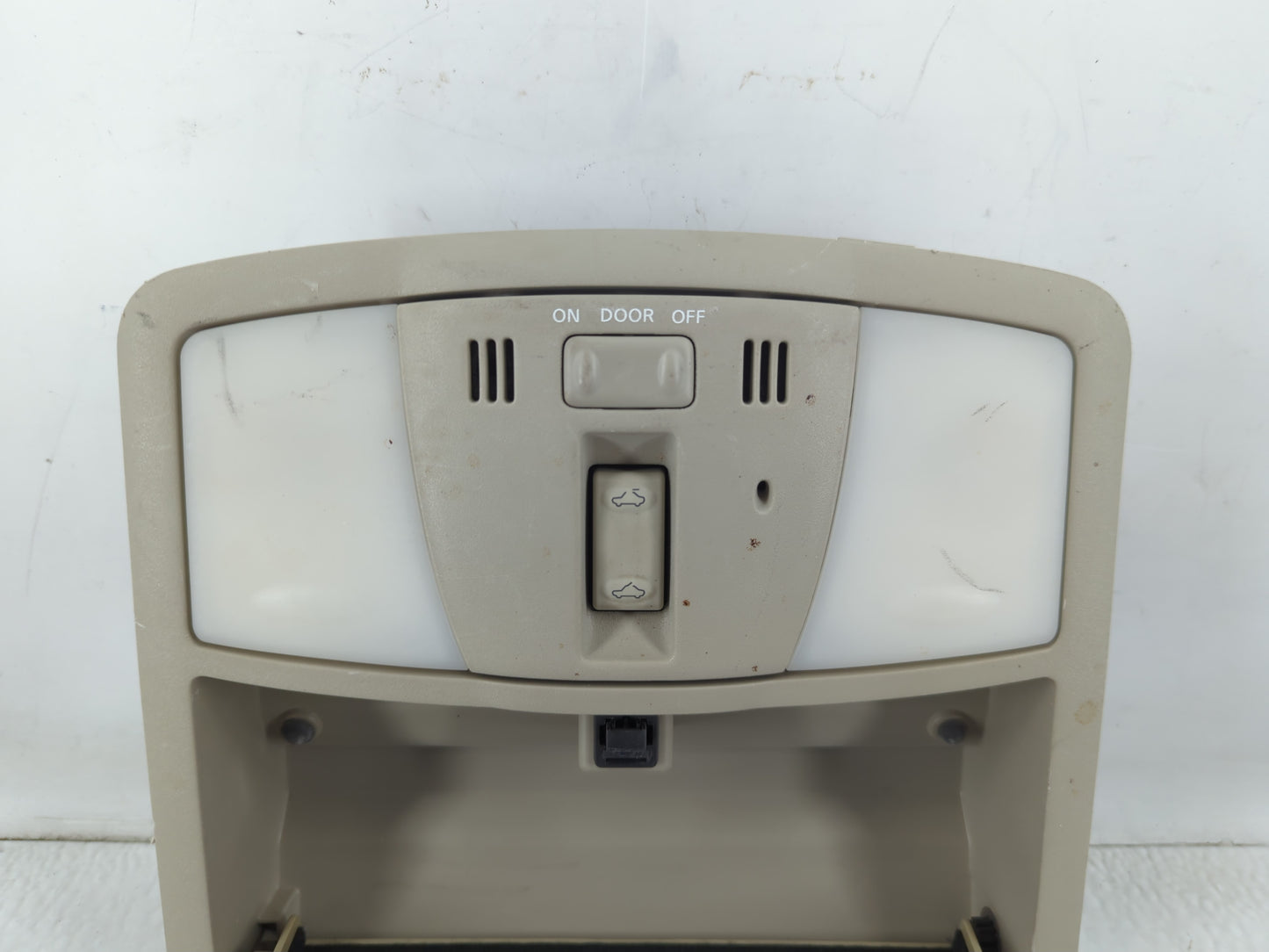 2010 Nissan Maxima Overhead Roof Console - Oemusedautoparts1.com