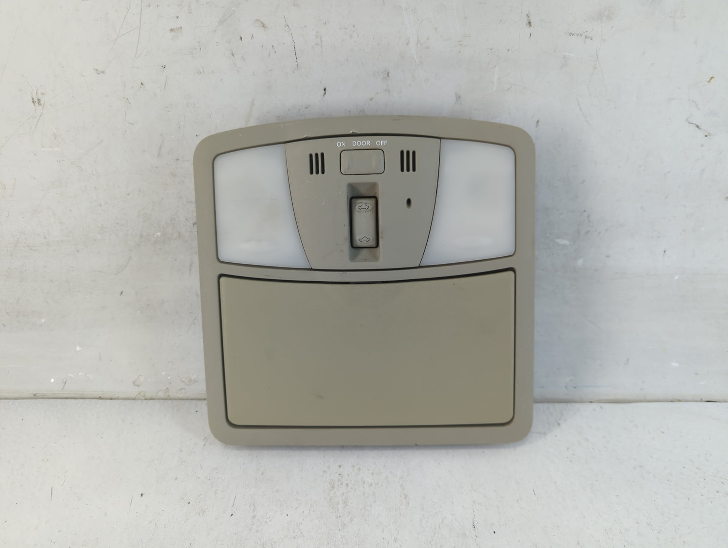 2010 Nissan Maxima Overhead Roof Console - Oemusedautoparts1.com