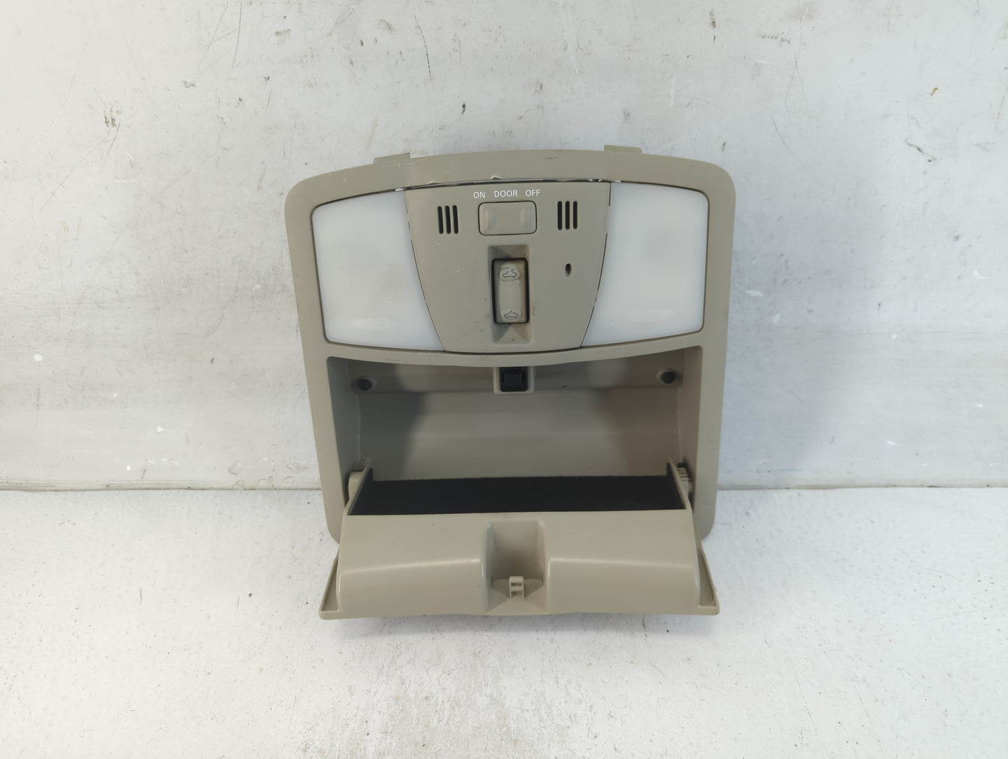 2010 Nissan Maxima Overhead Roof Console - Oemusedautoparts1.com
