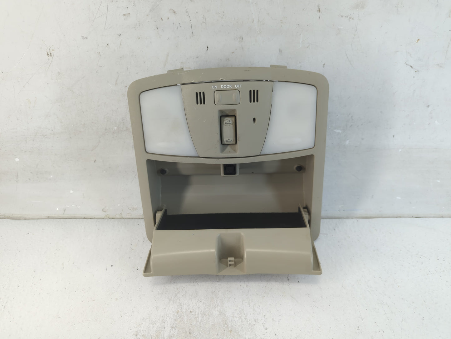 2010 Nissan Maxima Overhead Roof Console - Oemusedautoparts1.com