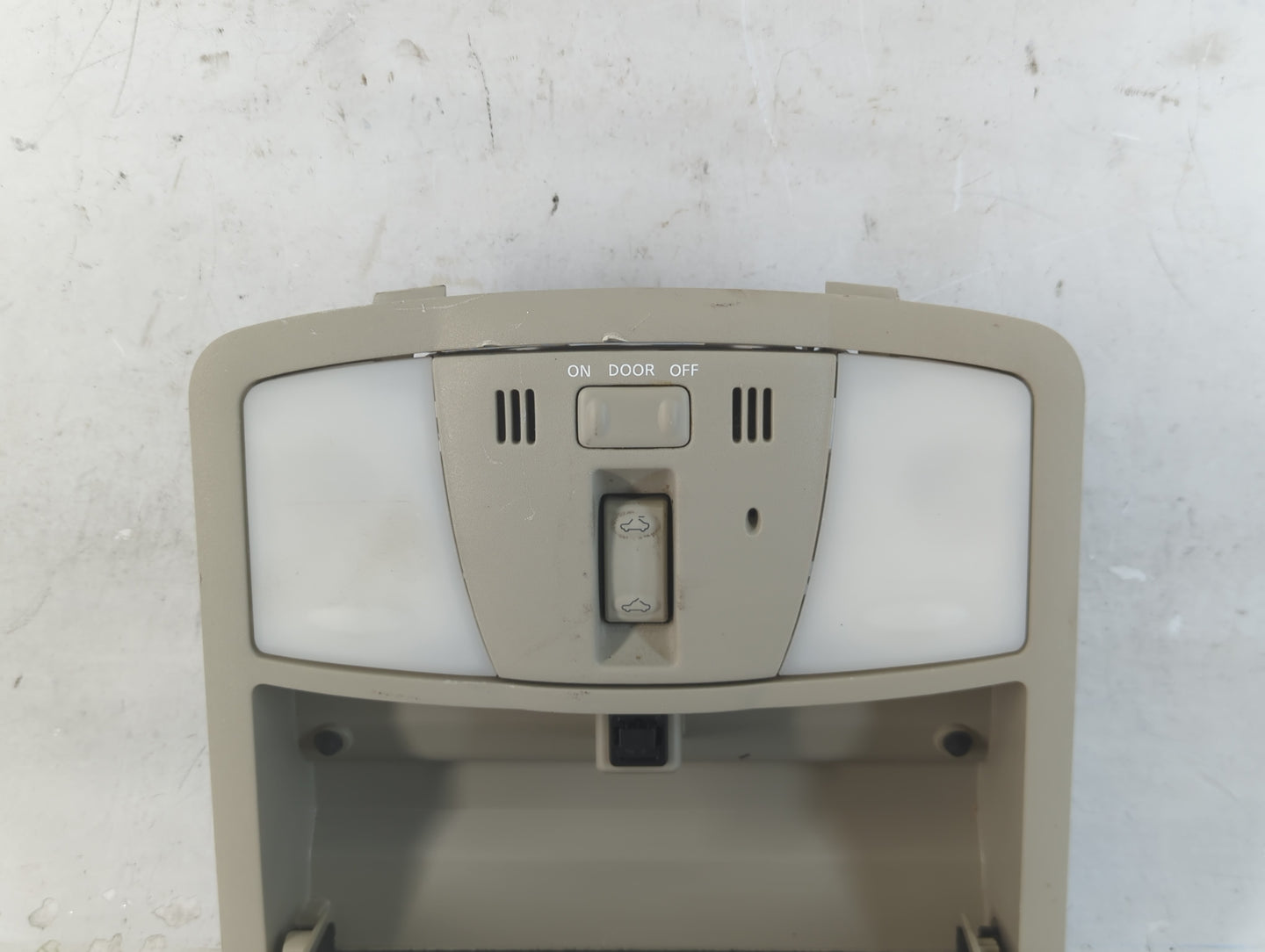 2010 Nissan Maxima Overhead Roof Console - Oemusedautoparts1.com