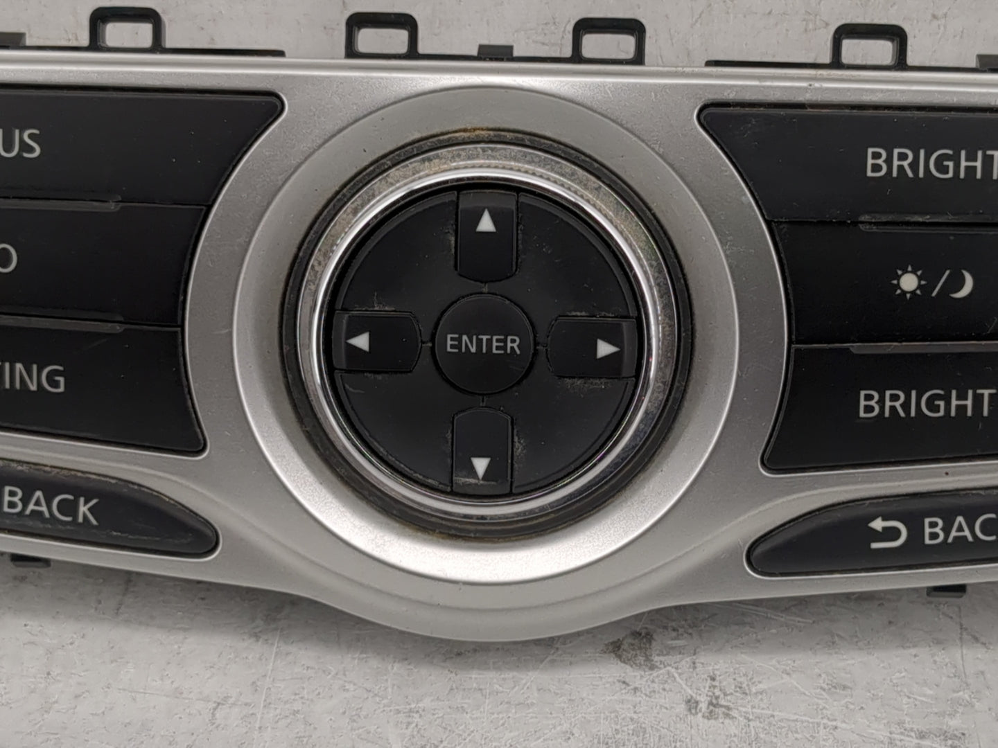 2009-2010 Nissan Murano Radio Control Panel - Oemusedautoparts1.com