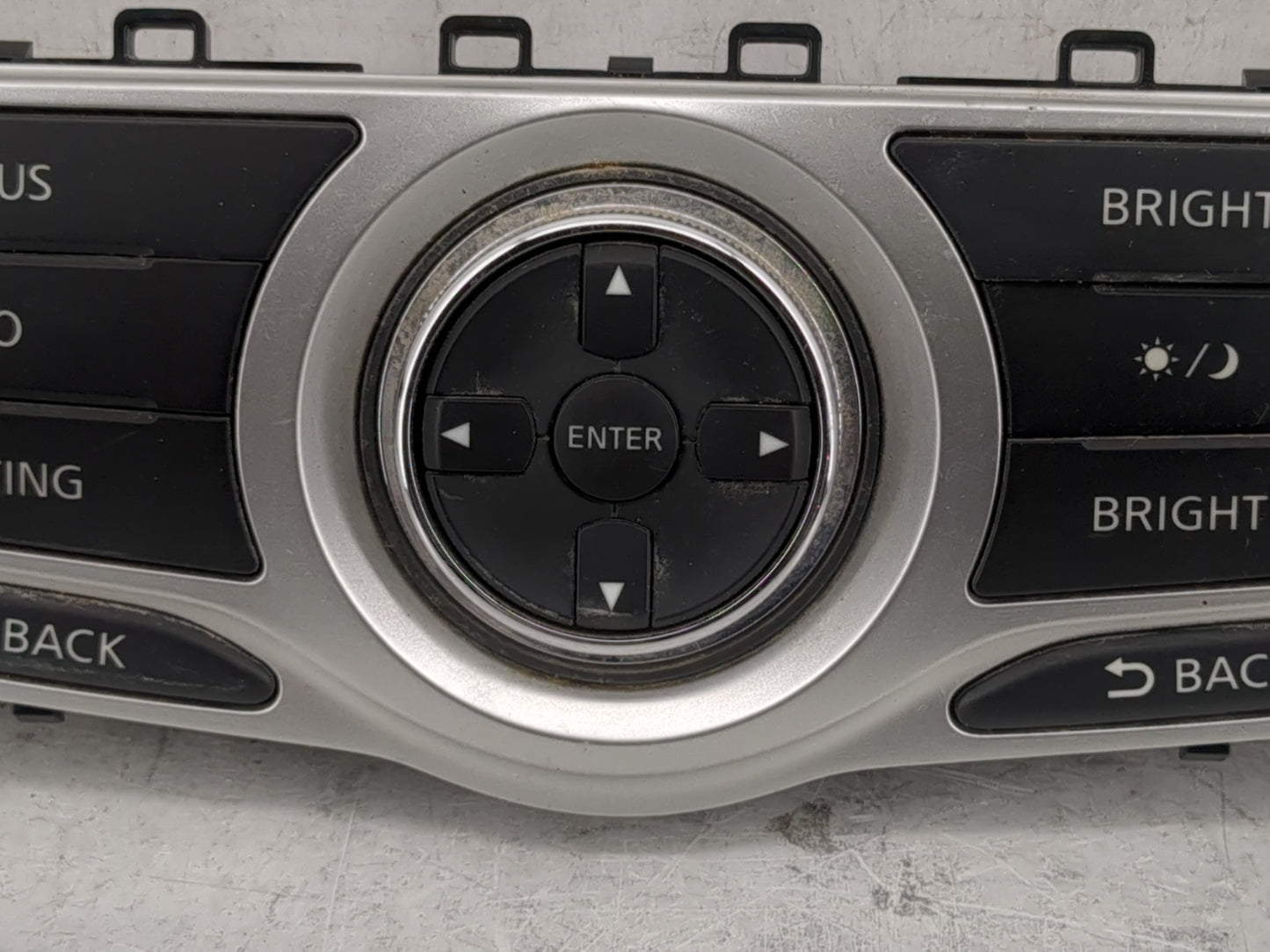 2009-2010 Nissan Murano Radio Control Panel - Oemusedautoparts1.com