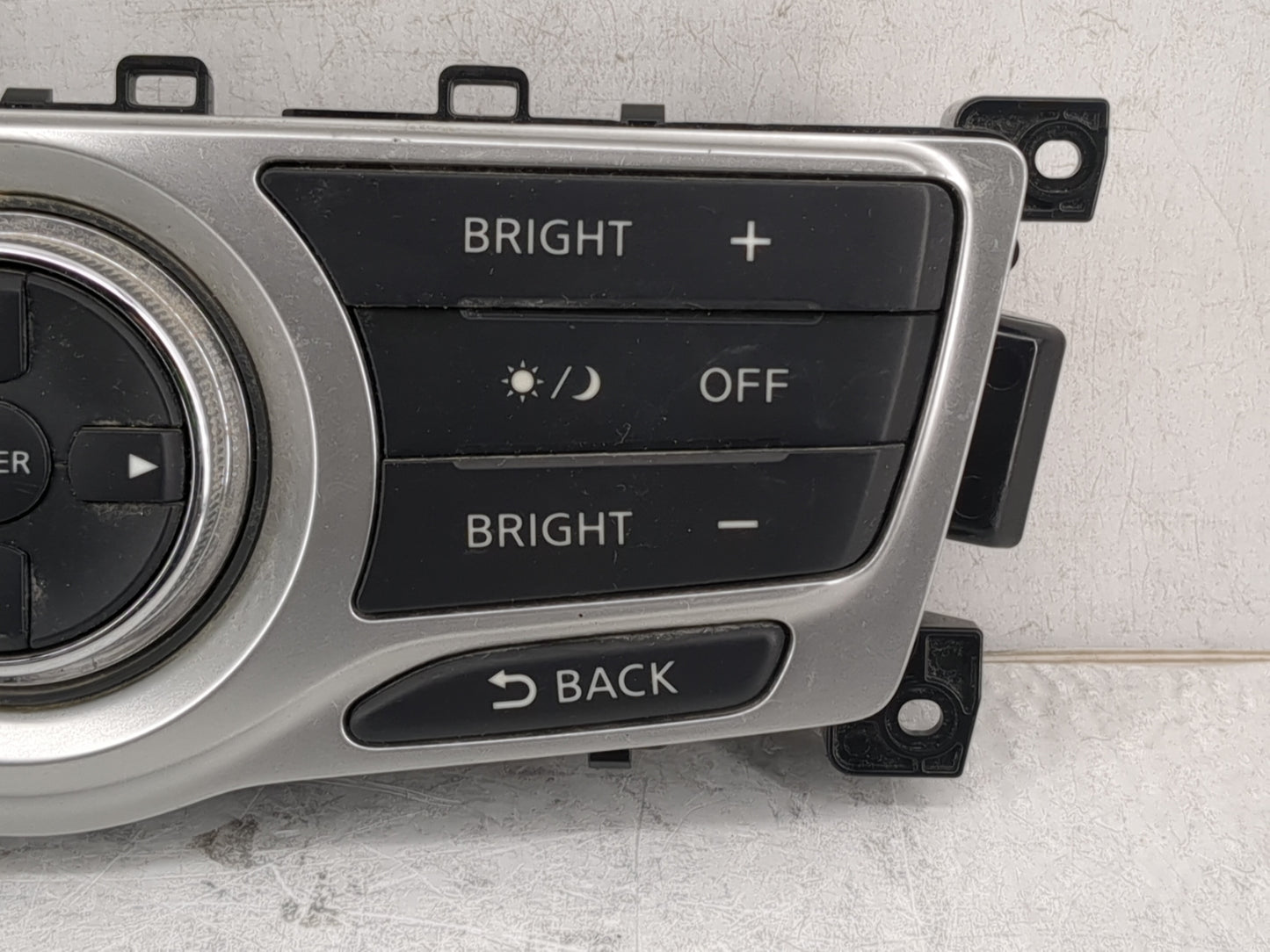 2009-2010 Nissan Murano Radio Control Panel - Oemusedautoparts1.com