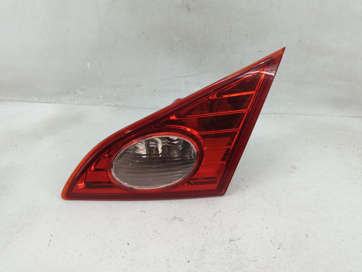 2009-2010 Nissan Murano Tail Light Assembly Passenger Right OEM P/N:E423266 Fits Fits 2009 2010 OEM Used Auto Parts - Oemuse