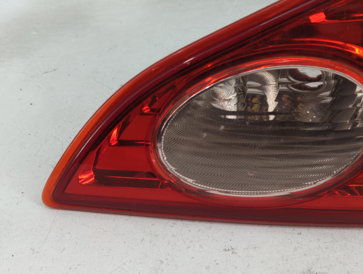 2009-2010 Nissan Murano Tail Light Assembly Passenger Right OEM P/N:E423266 Fits Fits 2009 2010 OEM Used Auto Parts - Oemuse