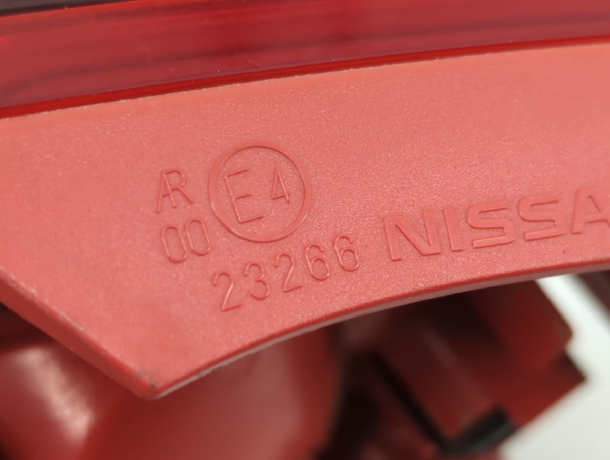 2009-2010 Nissan Murano Tail Light Assembly Passenger Right OEM P/N:E423266 Fits Fits 2009 2010 OEM Used Auto Parts - Oemuse