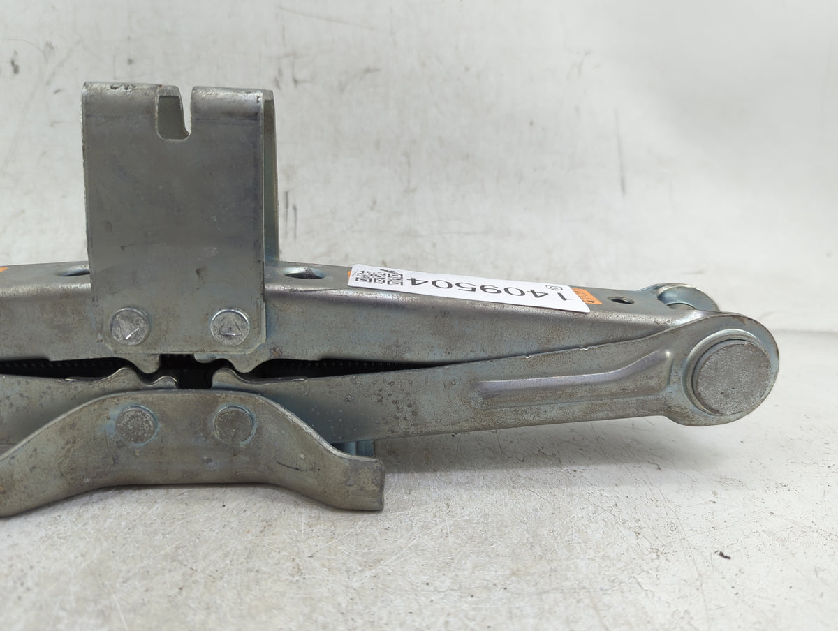 2010 Nissan Murano Spare Scissor Car Jack 1409504 - Oemusedautoparts1.com