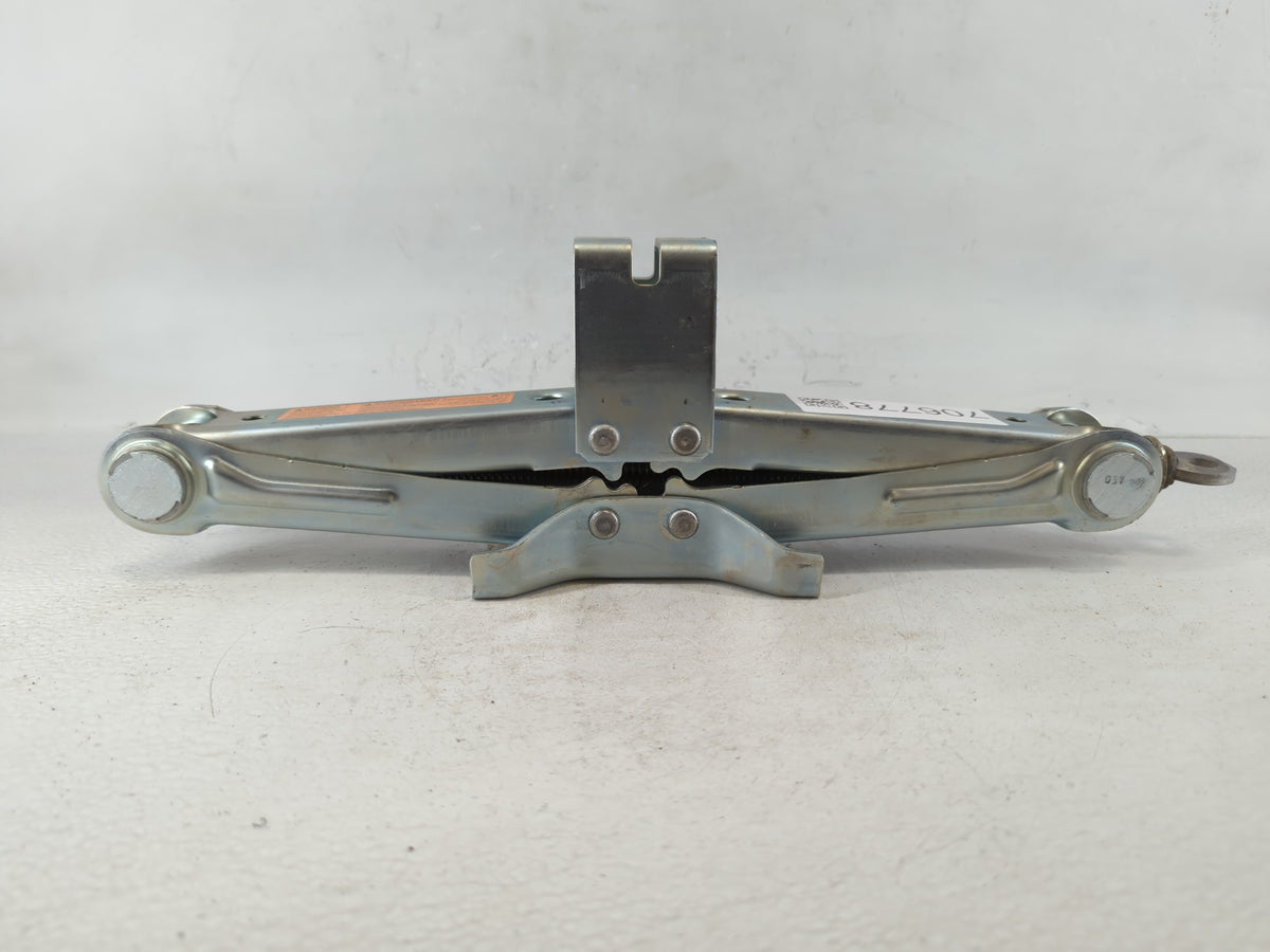 2010 Nissan Murano Spare Scissor Car Jack 706778 - Oemusedautoparts1.com