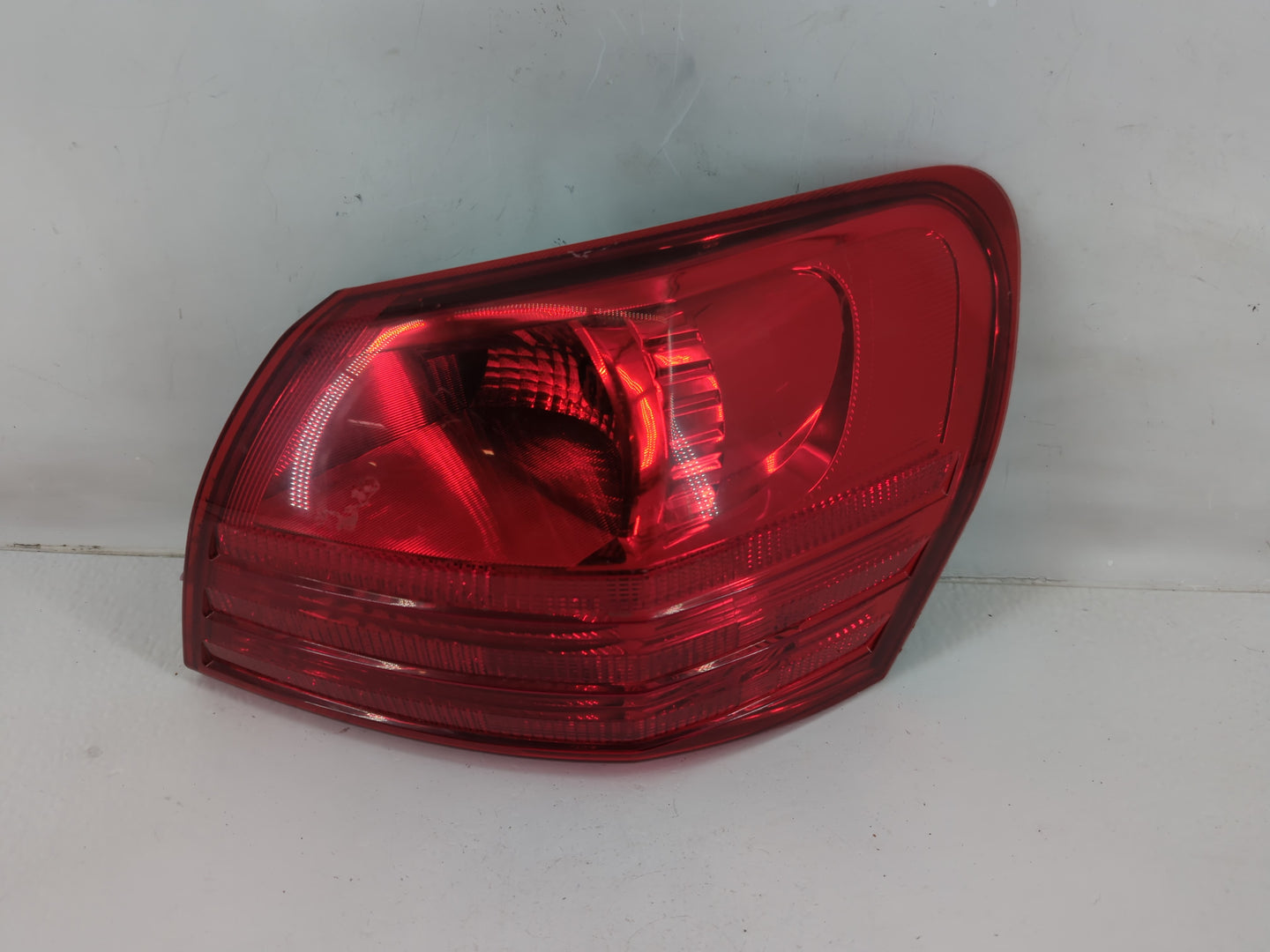 2008-2015 Nissan Rogue Tail Light Assembly Passenger Right OEM Fits Fits 2008 2009 2010 2011 2012 2013 2014 2015 OEM Used Au