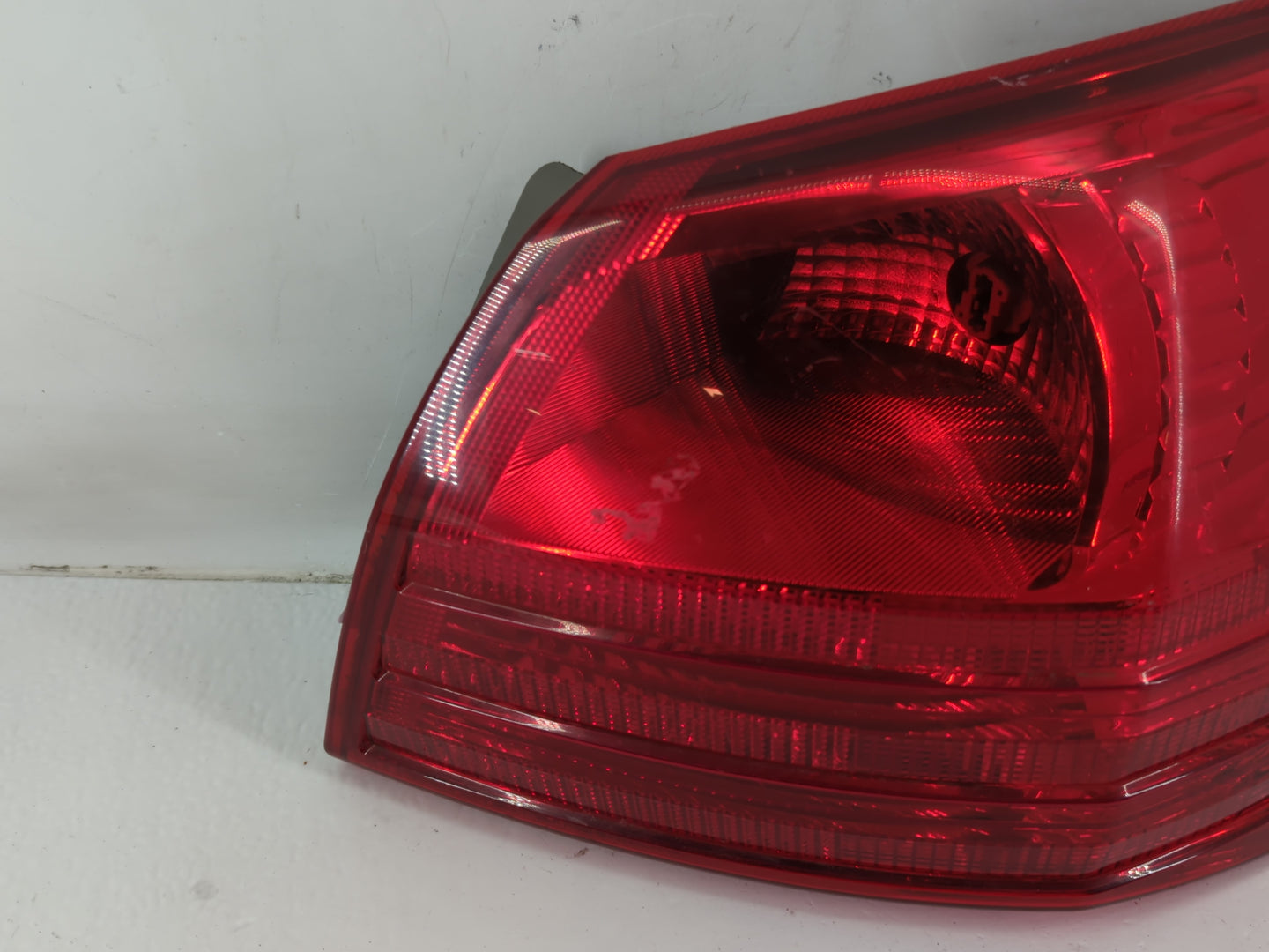 2008-2015 Nissan Rogue Tail Light Assembly Passenger Right OEM Fits Fits 2008 2009 2010 2011 2012 2013 2014 2015 OEM Used Au