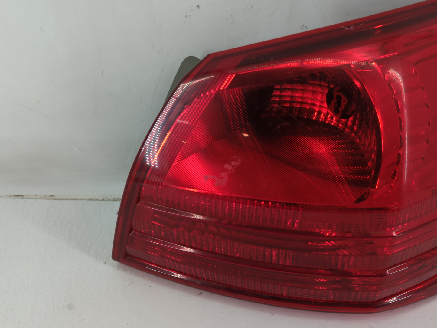 2008-2015 Nissan Rogue Tail Light Assembly Passenger Right OEM Fits Fits 2008 2009 2010 2011 2012 2013 2014 2015 OEM Used Au
