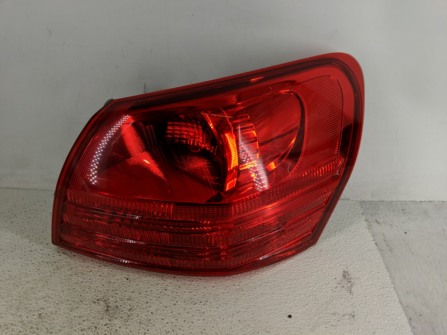 2008-2015 Nissan Rogue Tail Light Assembly Passenger Right OEM Fits Fits 2008 2009 2010 2011 2012 2013 2014 2015 OEM Used Au