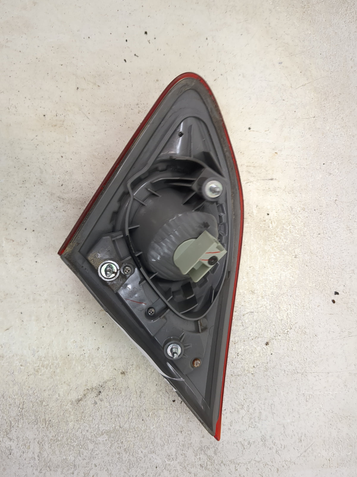 2009-2015 Nissan Rogue Driver Left Side Deck Lid Mounted Tail Light 1513455 - Oemusedautoparts1.com