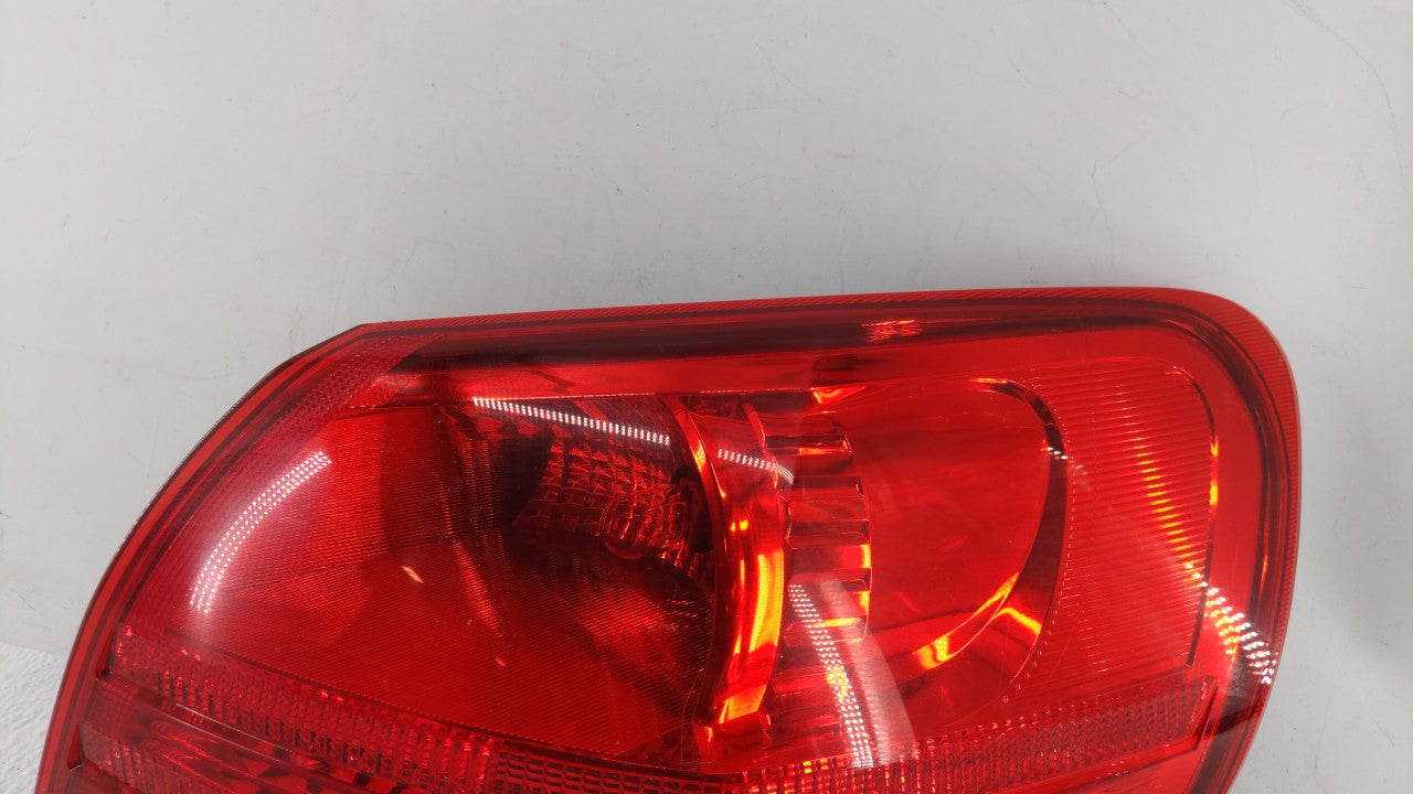 2008-2015 Nissan Rogue Tail Light Assembly Passenger Right OEM Fits Fits 2008 2009 2010 2011 2012 2013 2014 2015 OEM Used Au