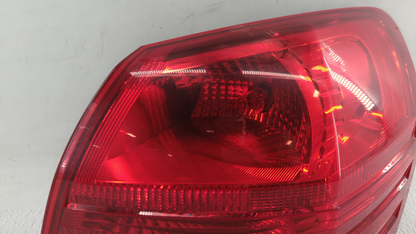 2008-2015 Nissan Rogue Tail Light Assembly Passenger Right OEM Fits Fits 2008 2009 2010 2011 2012 2013 2014 2015 OEM Used Au