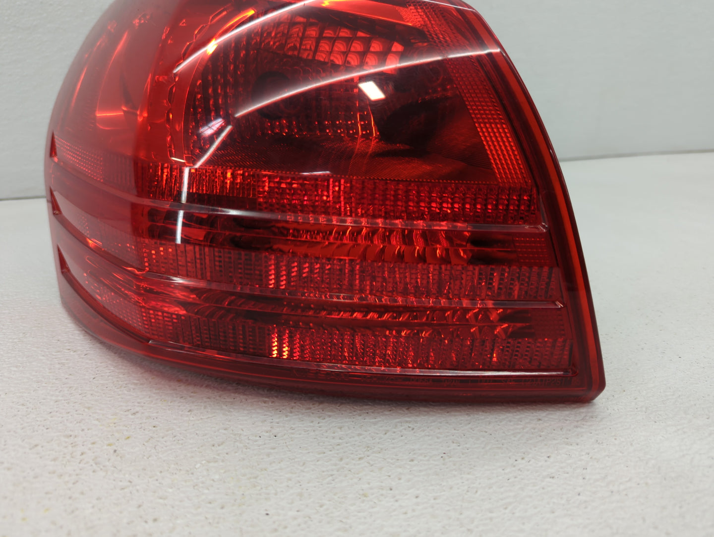 2008-2015 Nissan Rogue Tail Light Assembly Driver Left OEM P/N:DS685-B000L 2PA 946 099 Fits OEM Used Auto Parts - Oemusedaut