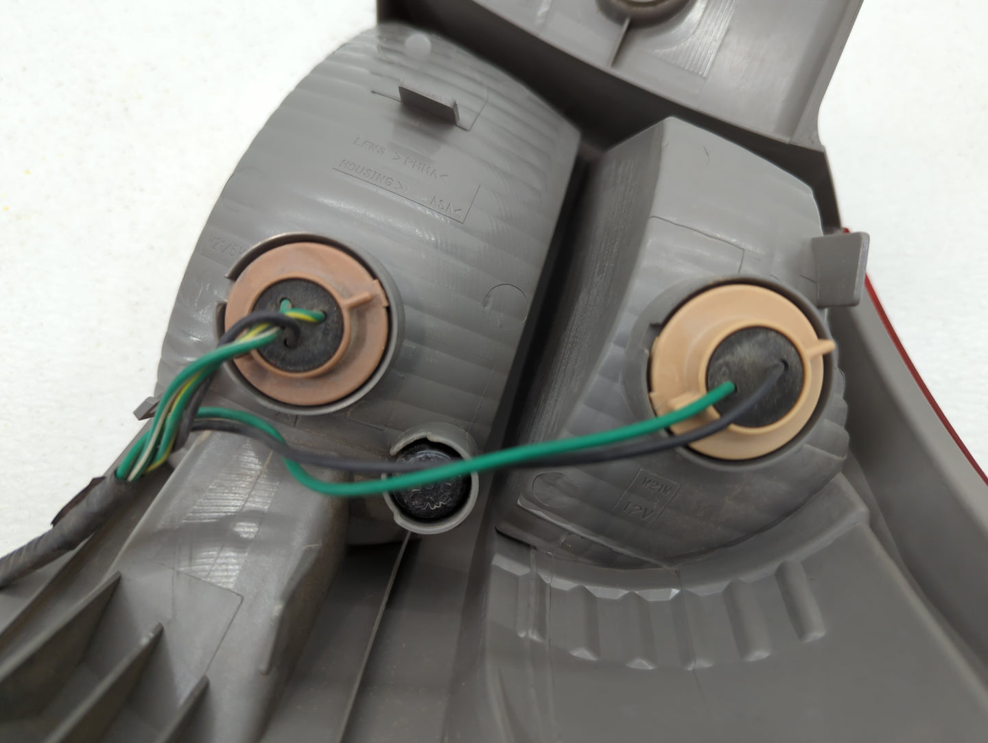 2008-2015 Nissan Rogue Tail Light Assembly Driver Left OEM P/N:DS685-B000L 2PA 946 099 Fits OEM Used Auto Parts - Oemusedaut