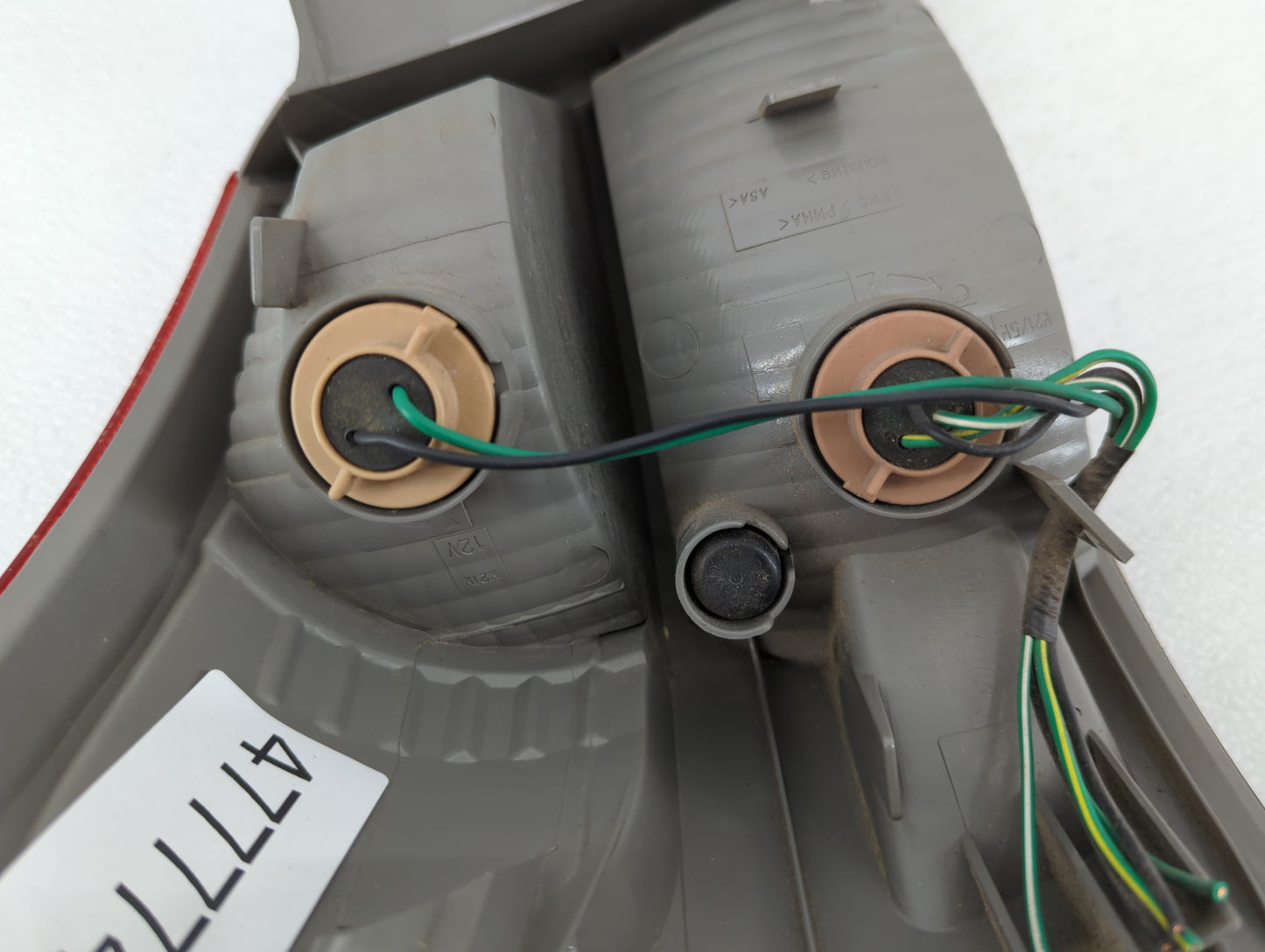 2008-2015 Nissan Rogue Tail Light Assembly Passenger Right OEM P/N:92403-E80 92405-3R510 Fits OEM Used Auto Parts - Oemuseda