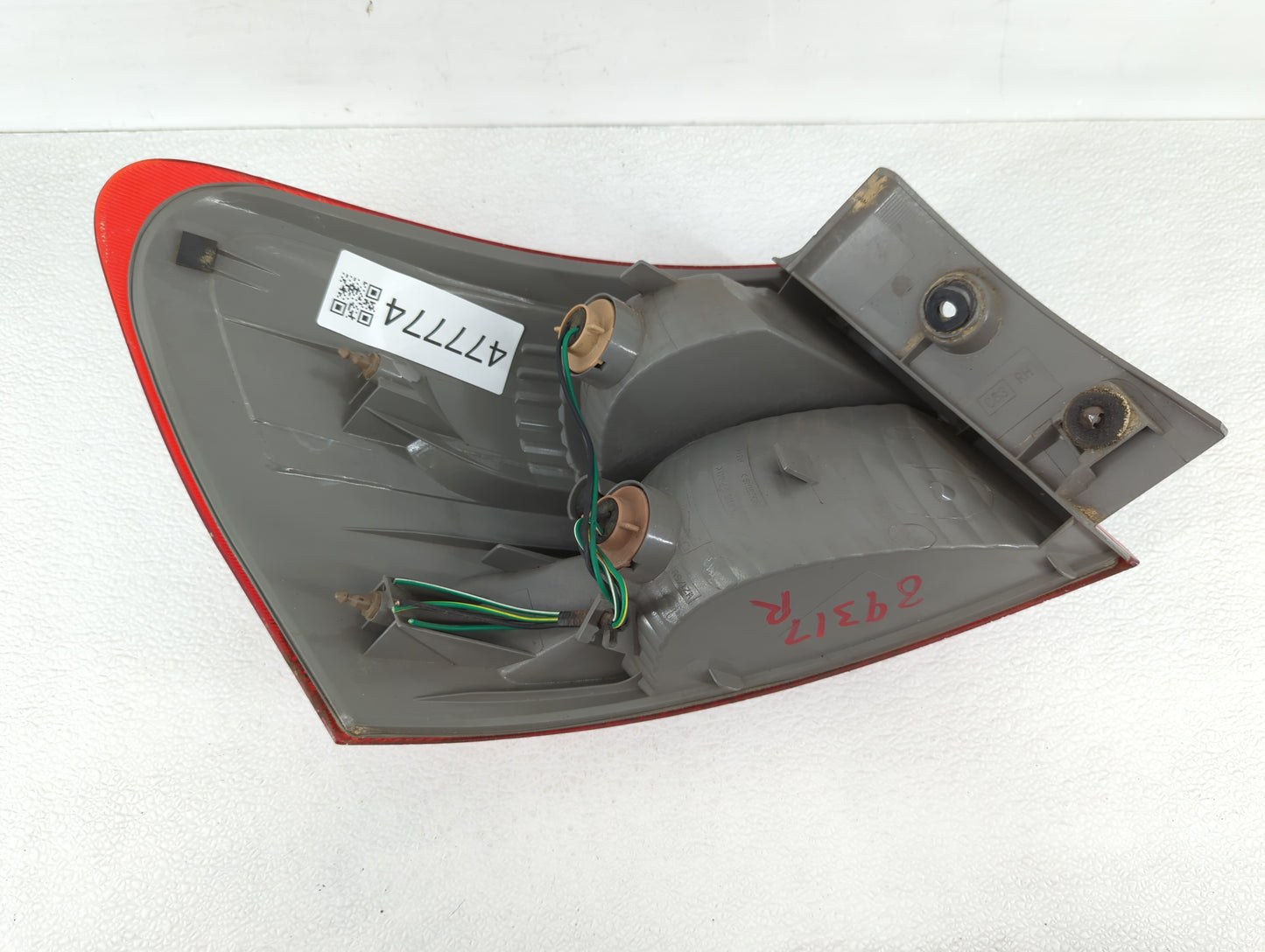 2008-2015 Nissan Rogue Tail Light Assembly Passenger Right OEM P/N:92403-E80 92405-3R510 Fits OEM Used Auto Parts - Oemuseda