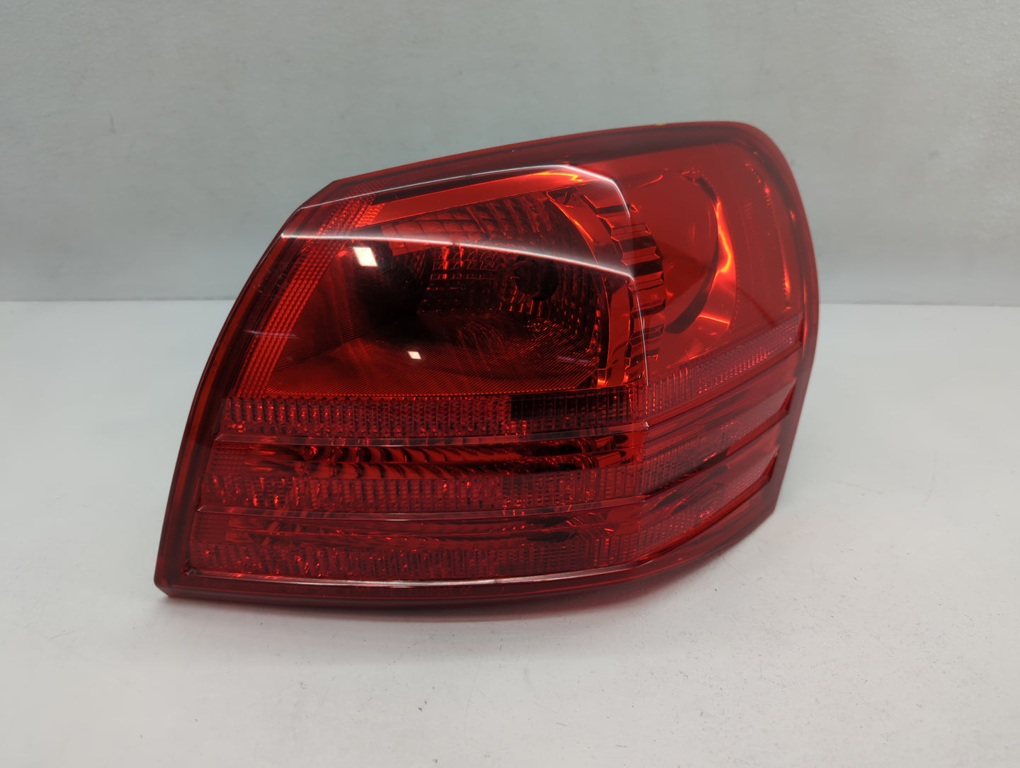 2008-2015 Nissan Rogue Tail Light Assembly Passenger Right OEM Fits Fits 2008 2009 2010 2011 2012 2013 2014 2015 OEM Used Au