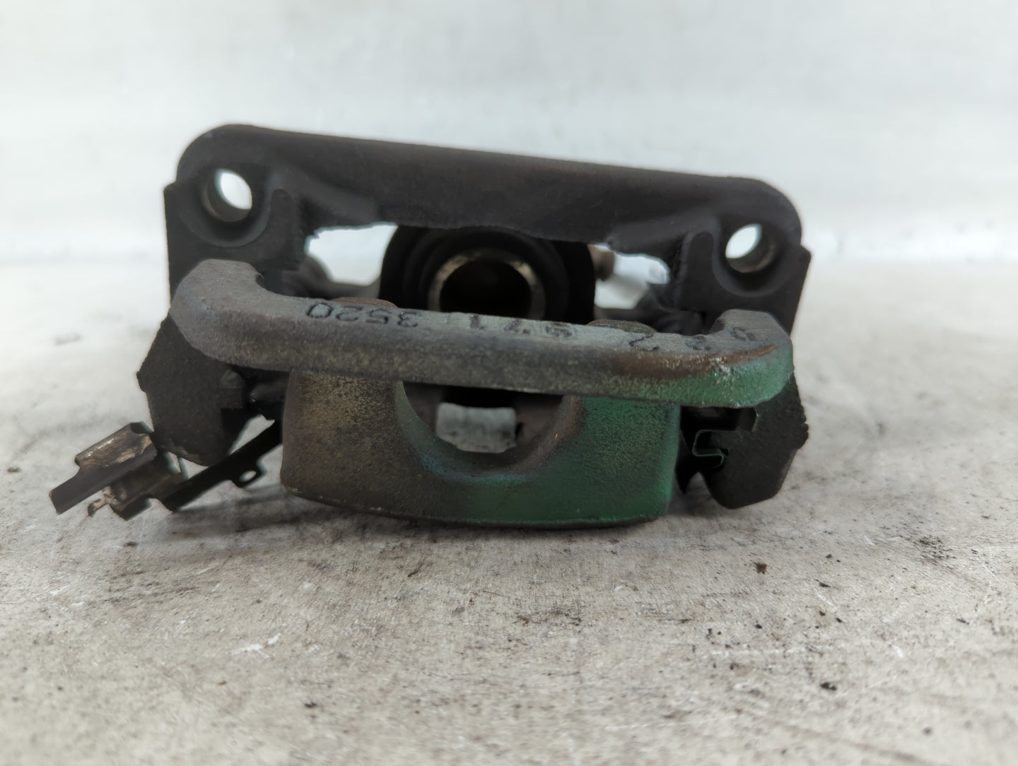2008-2015 Nissan Rogue Front Driver Left Brake Caliper - Oemusedautoparts1.com