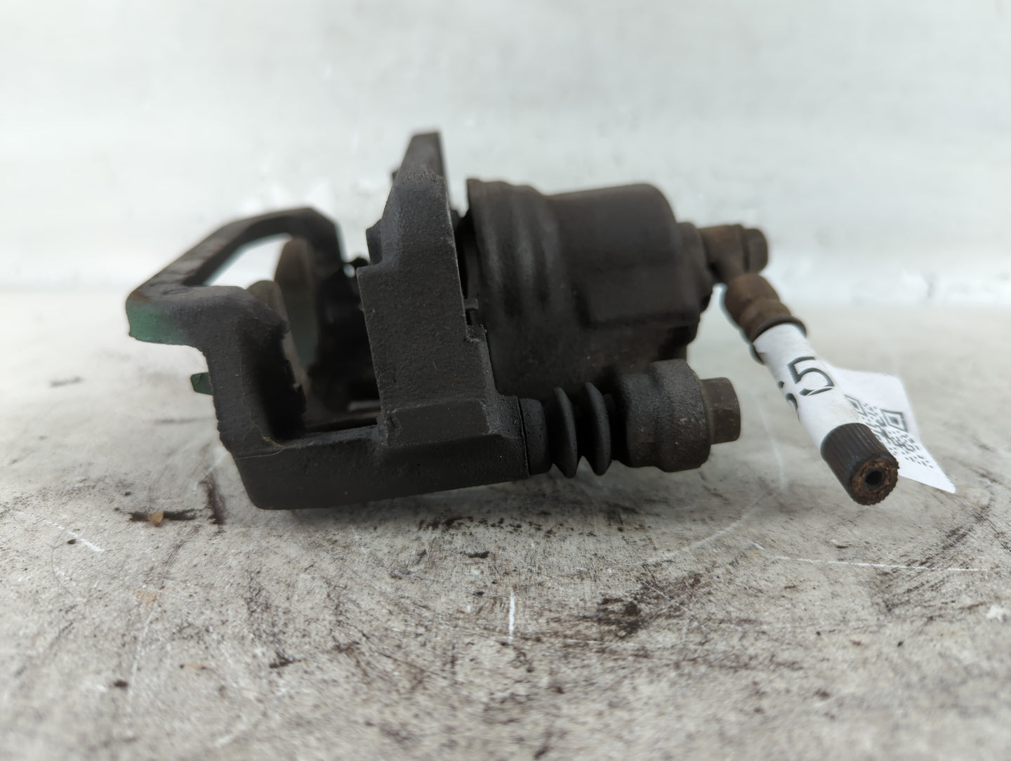 2008-2015 Nissan Rogue Front Driver Left Brake Caliper - Oemusedautoparts1.com