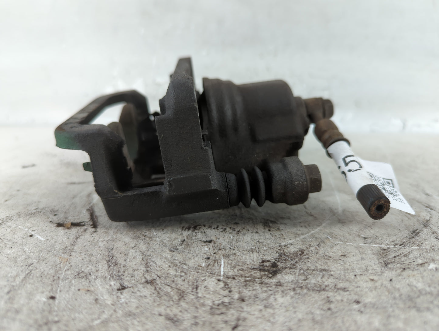 2008-2015 Nissan Rogue Front Driver Left Brake Caliper - Oemusedautoparts1.com