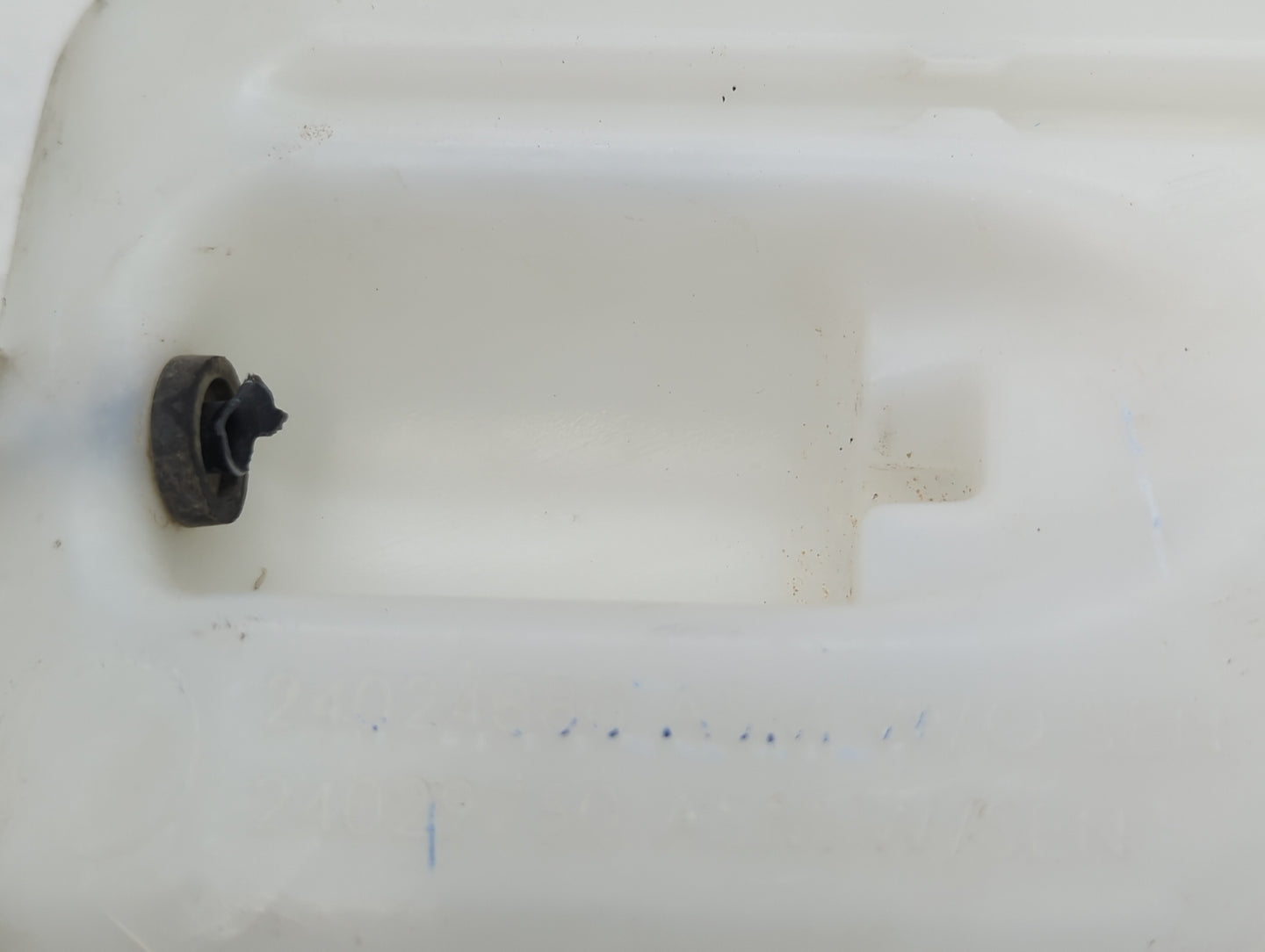 2007-2012 Nissan Sentra Windshield Washer Fluid Reservoir Bottle Oem - Oemusedautoparts1.com