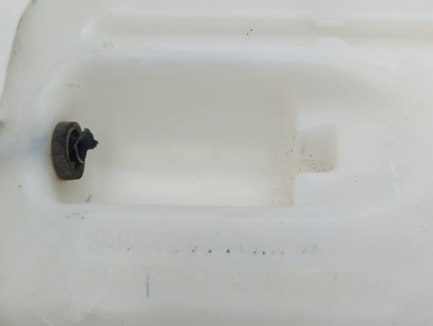 2007-2012 Nissan Sentra Windshield Washer Fluid Reservoir Bottle Oem - Oemusedautoparts1.com