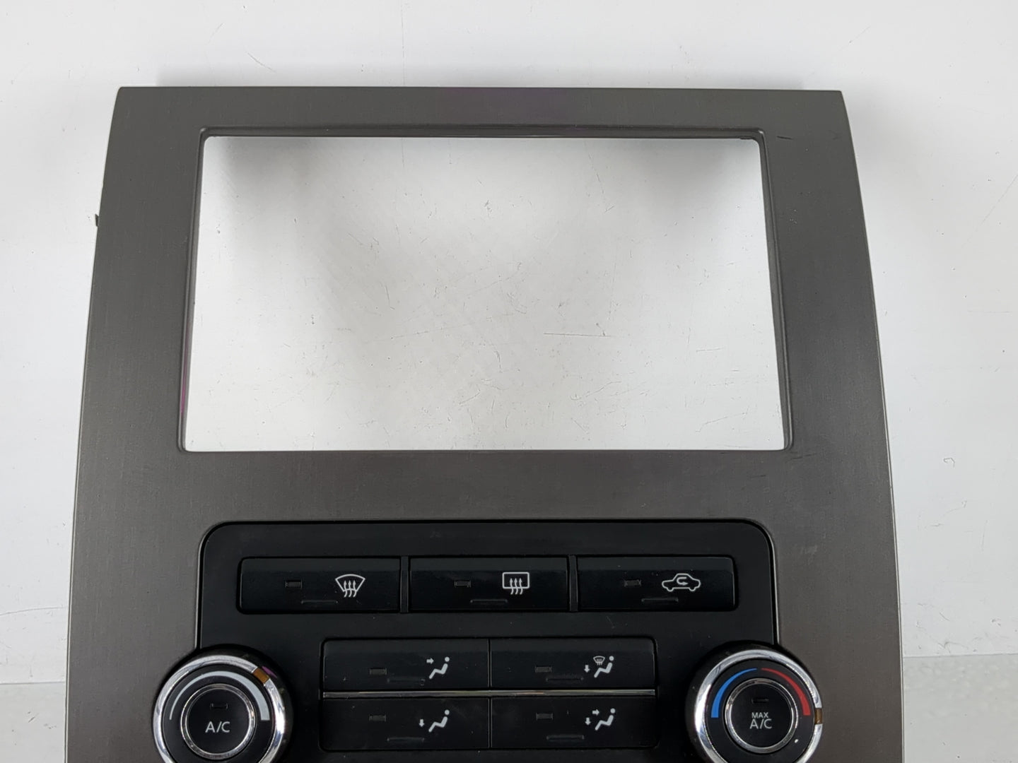 2010 Nissan Titan Climate Control Module Temperature AC/Heater Replacement P/N:682609FD1A Fits OEM Used Auto Parts - Oemused