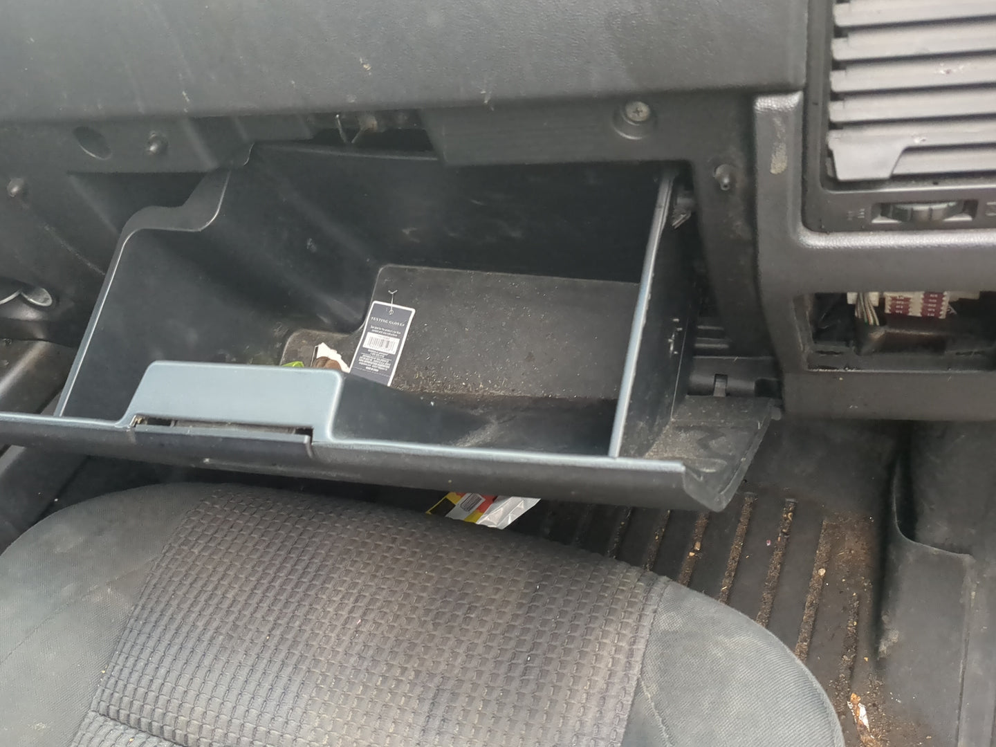 2010 Nissan Titan Passenger Glove Box Door Storage Compartment - Oemusedautoparts1.com