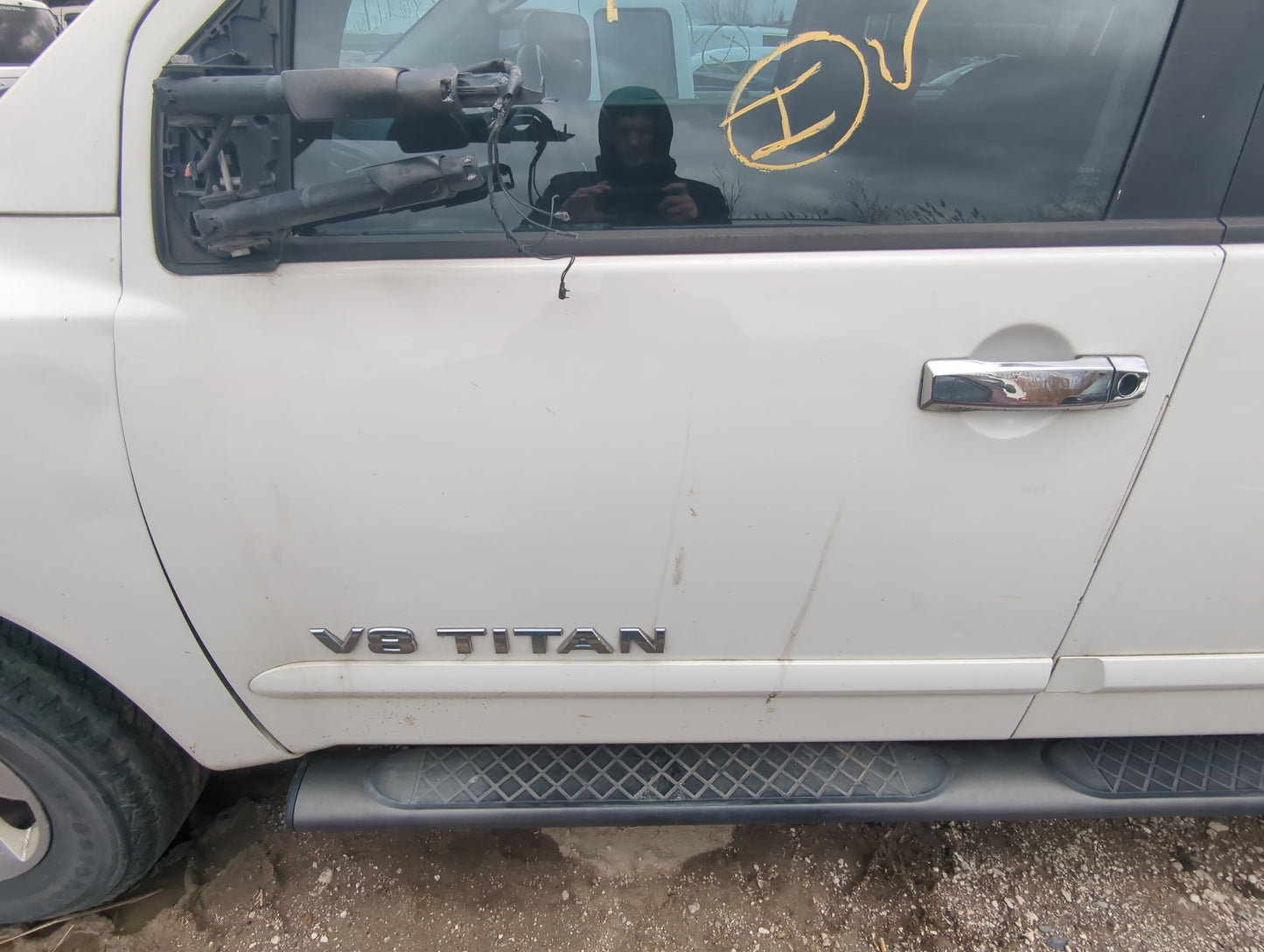 2008-2014 Nissan Titan Driver Front Door Oem - Oemusedautoparts1.com
