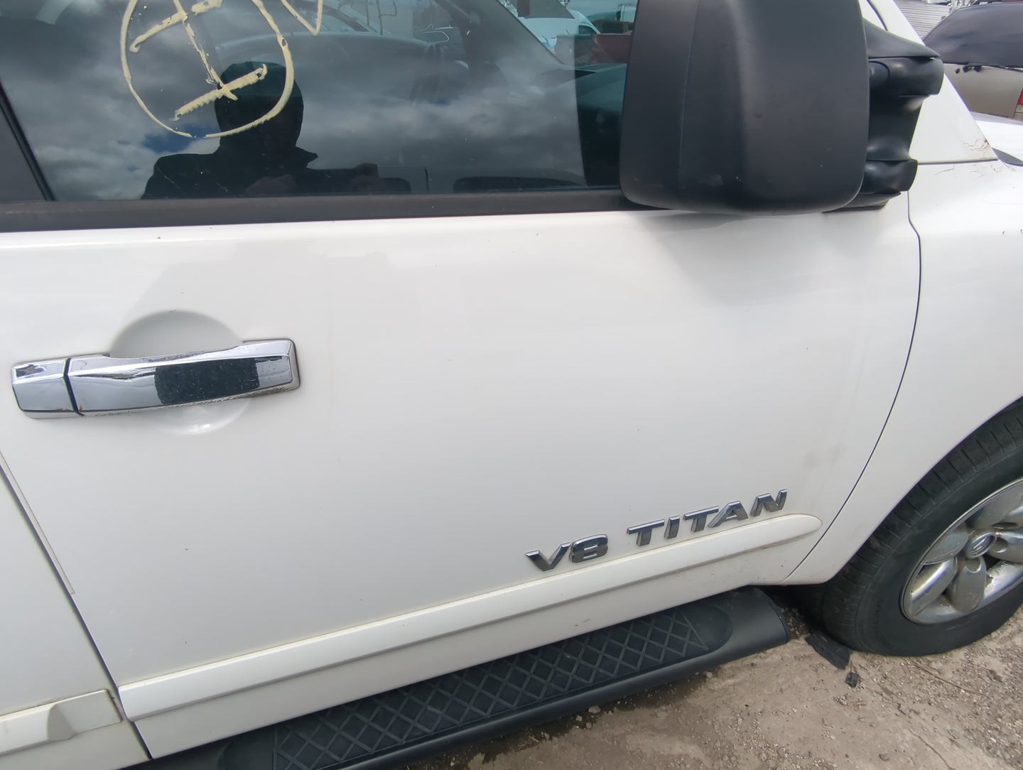 2008-2014 Nissan Titan Passenger Front Door Oem - Oemusedautoparts1.com