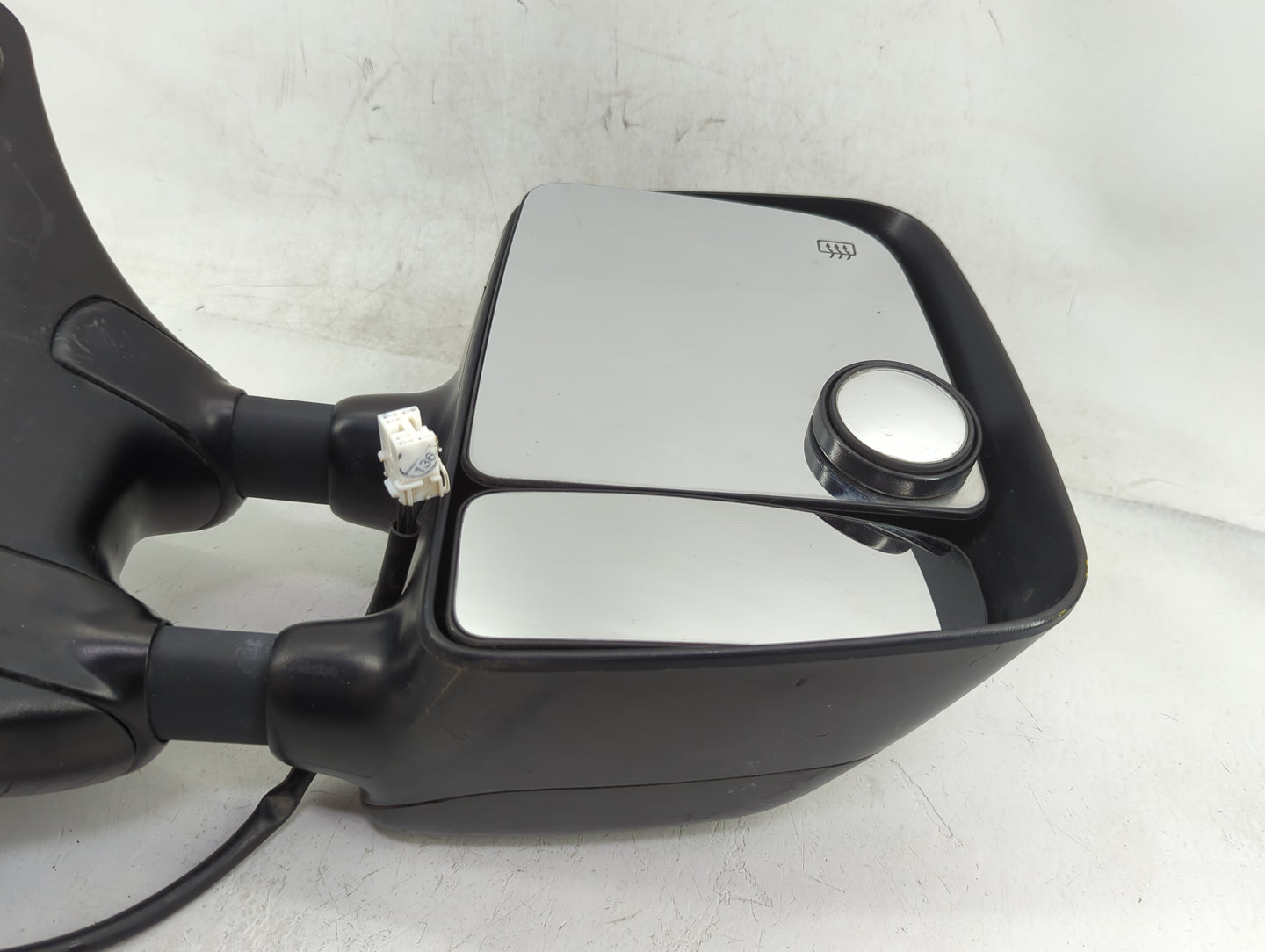 2008-2015 Nissan Titan Passenger Side View Mirror - Right Door Mirror OEM Used - Oemusedautoparts1.com