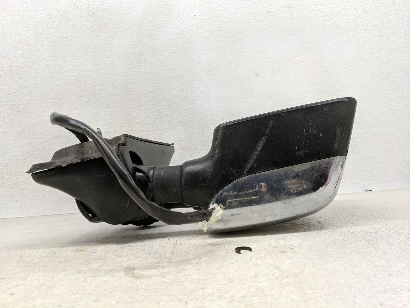 2004-2015 Nissan Titan Passenger Right Side View Manual Door Mirror - Oemusedautoparts1.com