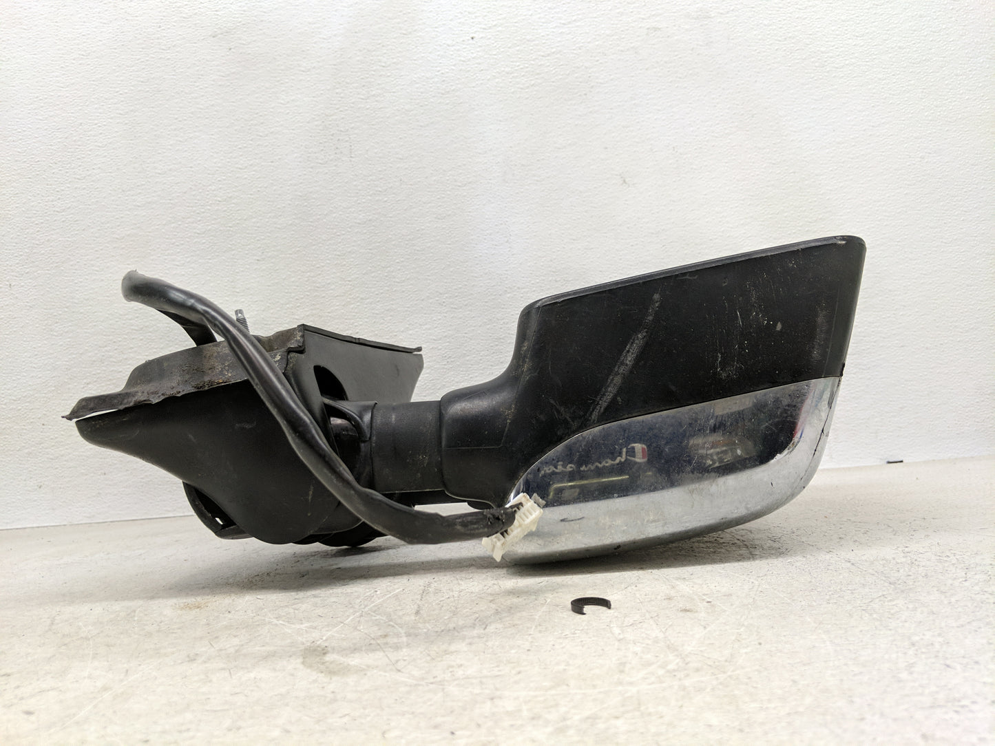 2004-2015 Nissan Titan Passenger Right Side View Manual Door Mirror - Oemusedautoparts1.com