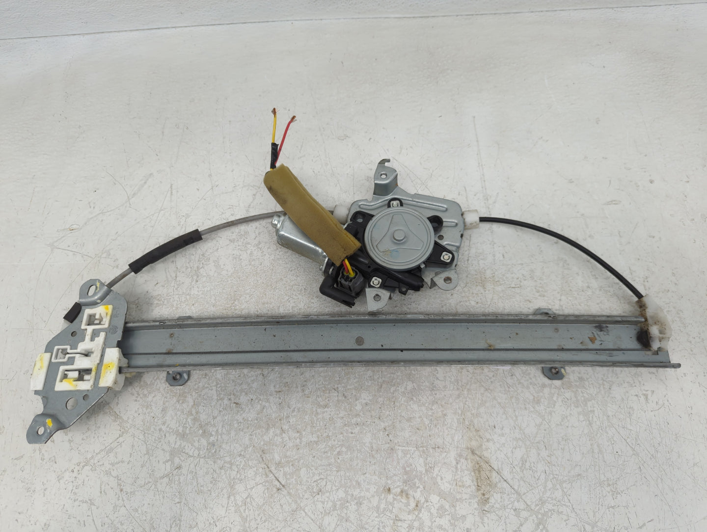 2010-2012 Nissan Versa Used Window Regulator Passenger Front - Oemusedautoparts1.com