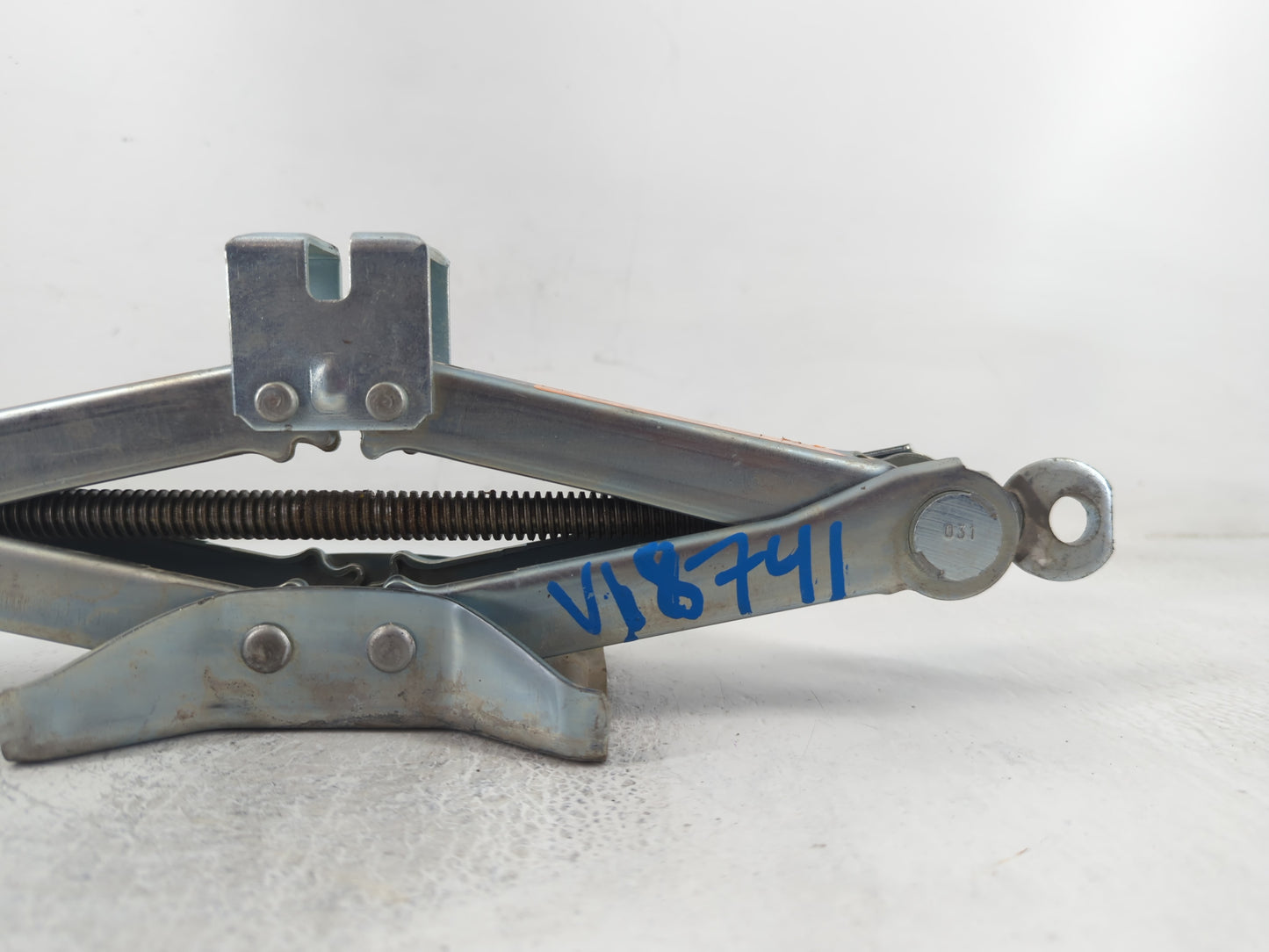 2010 Nissan Versa Spare Scissor Car Jack - Oemusedautoparts1.com