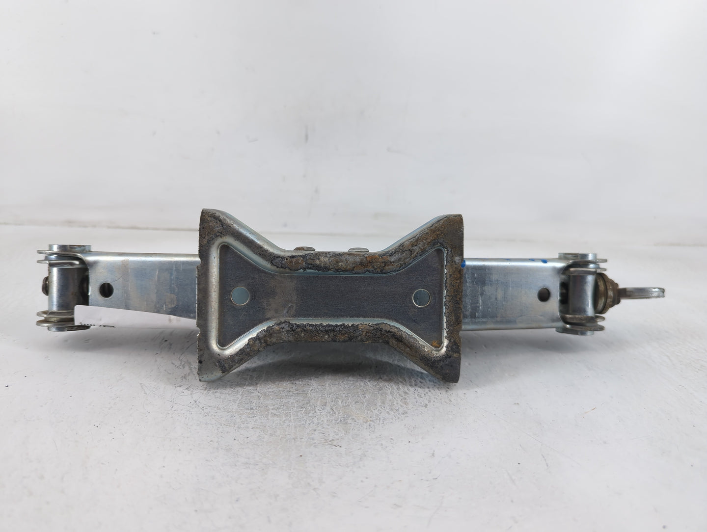 2010 Nissan Versa Spare Scissor Car Jack - Oemusedautoparts1.com